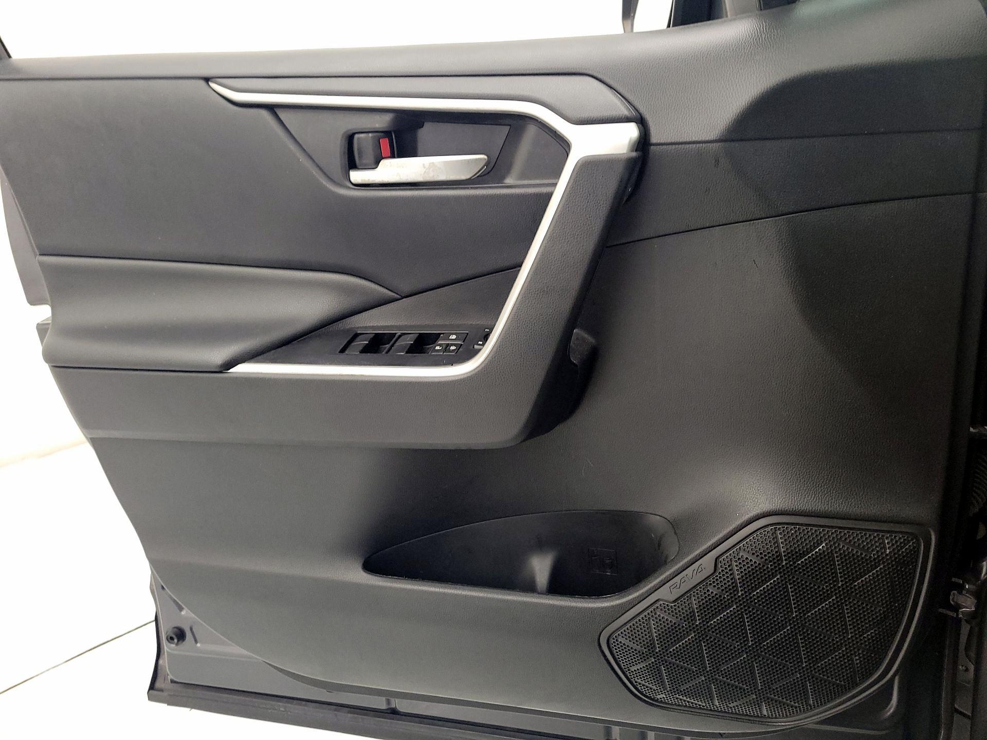 Thumbnail: 2021 Toyota RAV4 - 12