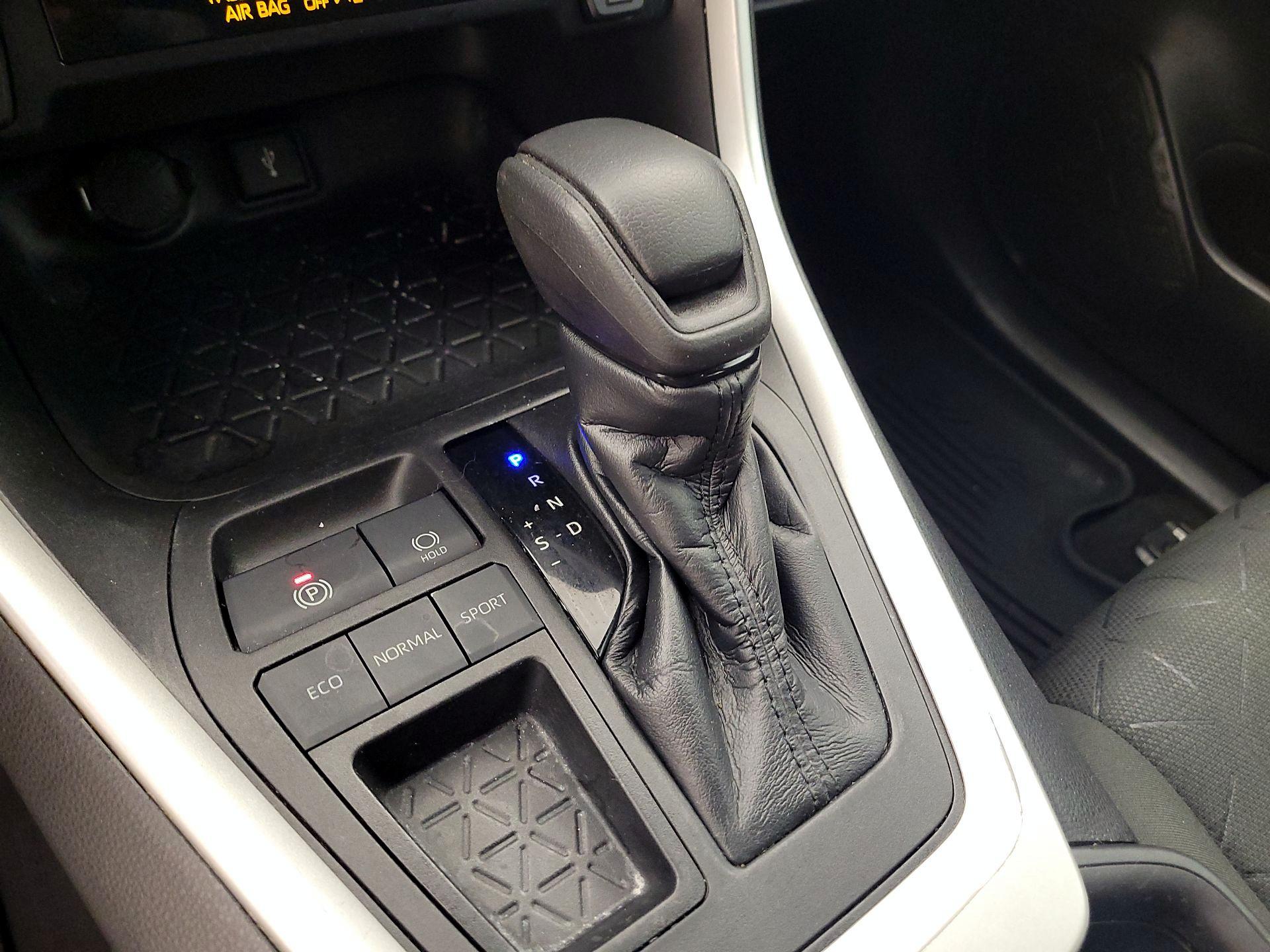 Thumbnail: 2021 Toyota RAV4 - 17