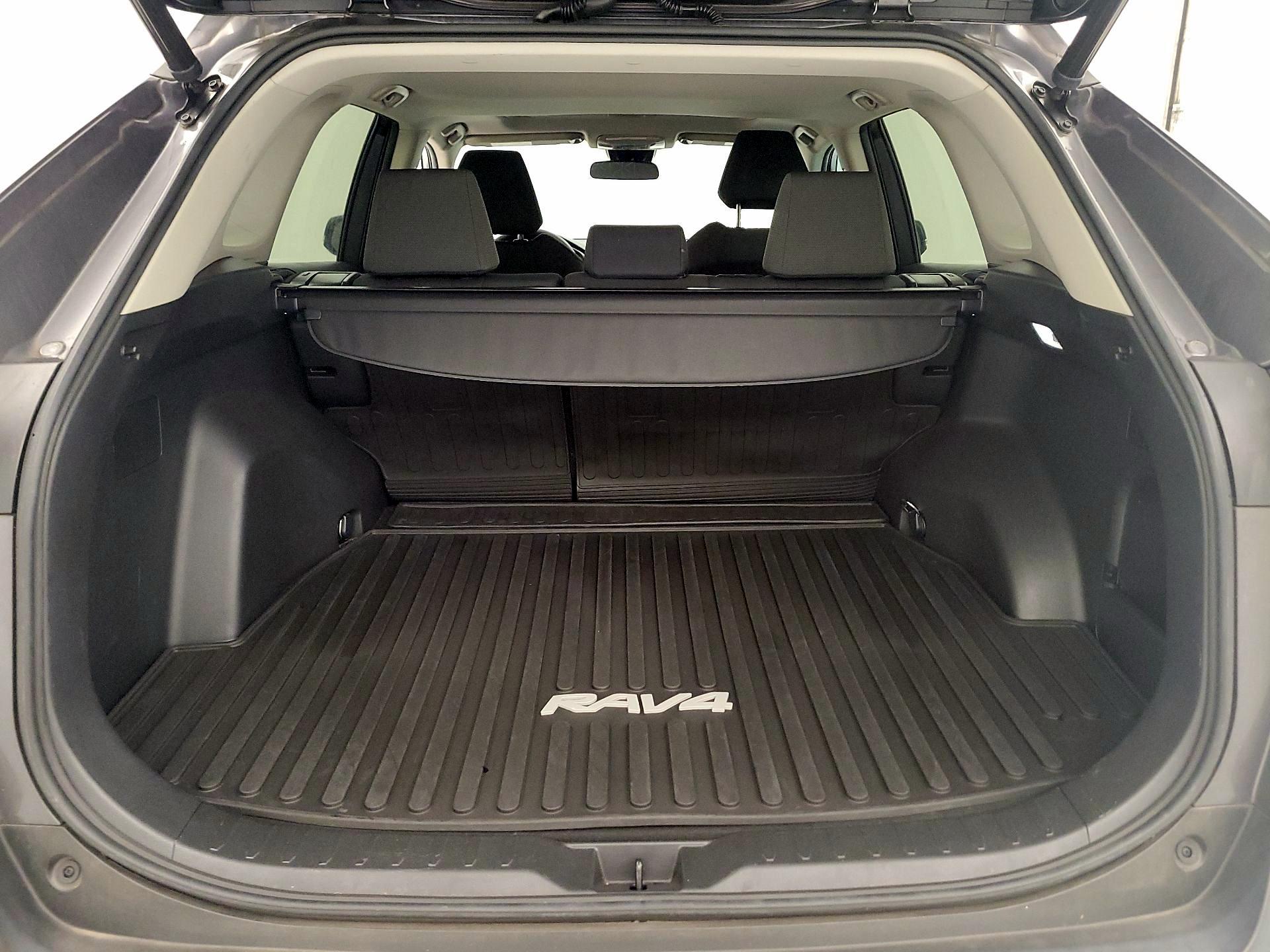 Thumbnail: 2021 Toyota RAV4 - 20