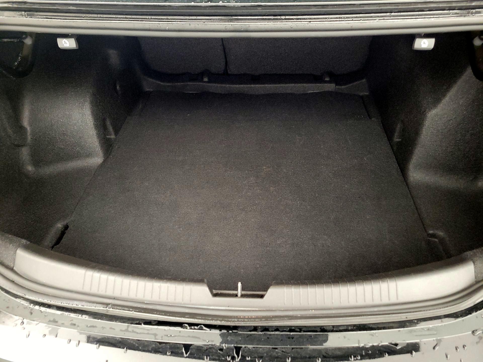 Thumbnail: 2021 Chevrolet Malibu - 16