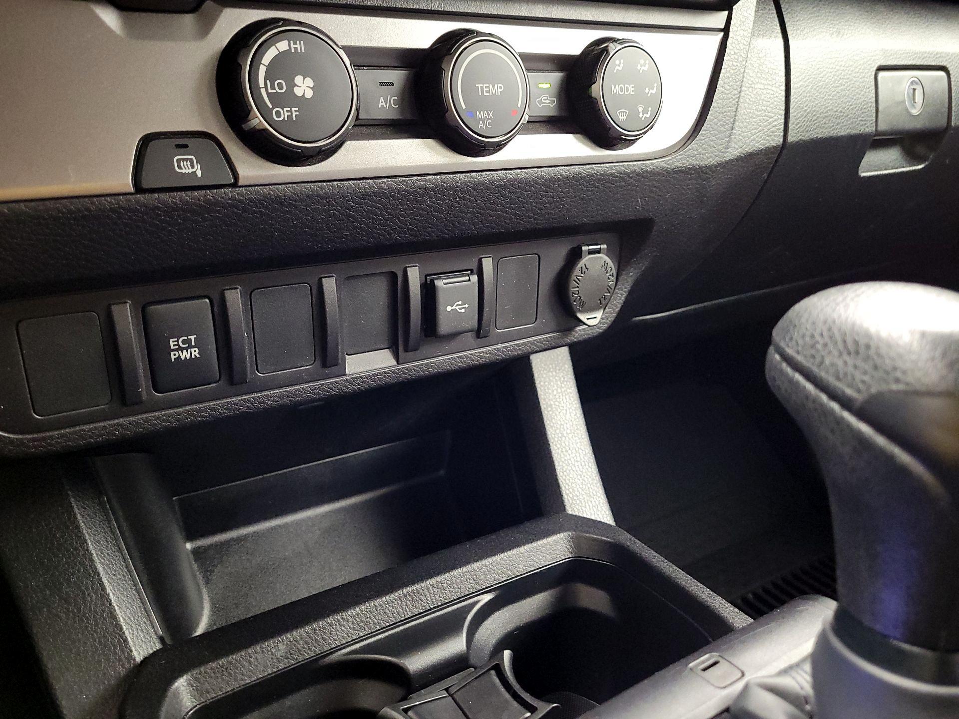 Thumbnail: 2022 Toyota Tacoma - 18