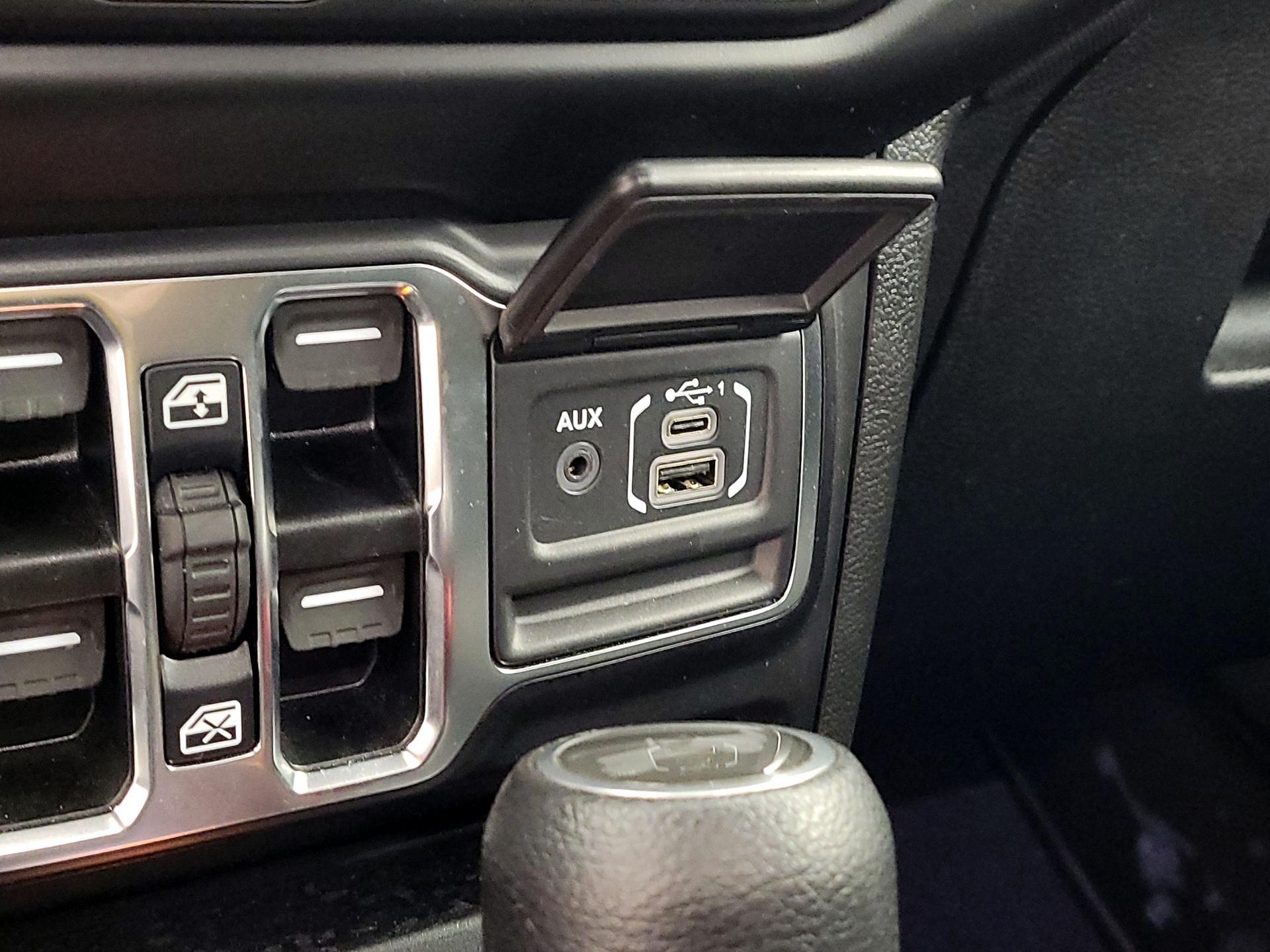 Thumbnail: 2021 Jeep Wrangler - 18