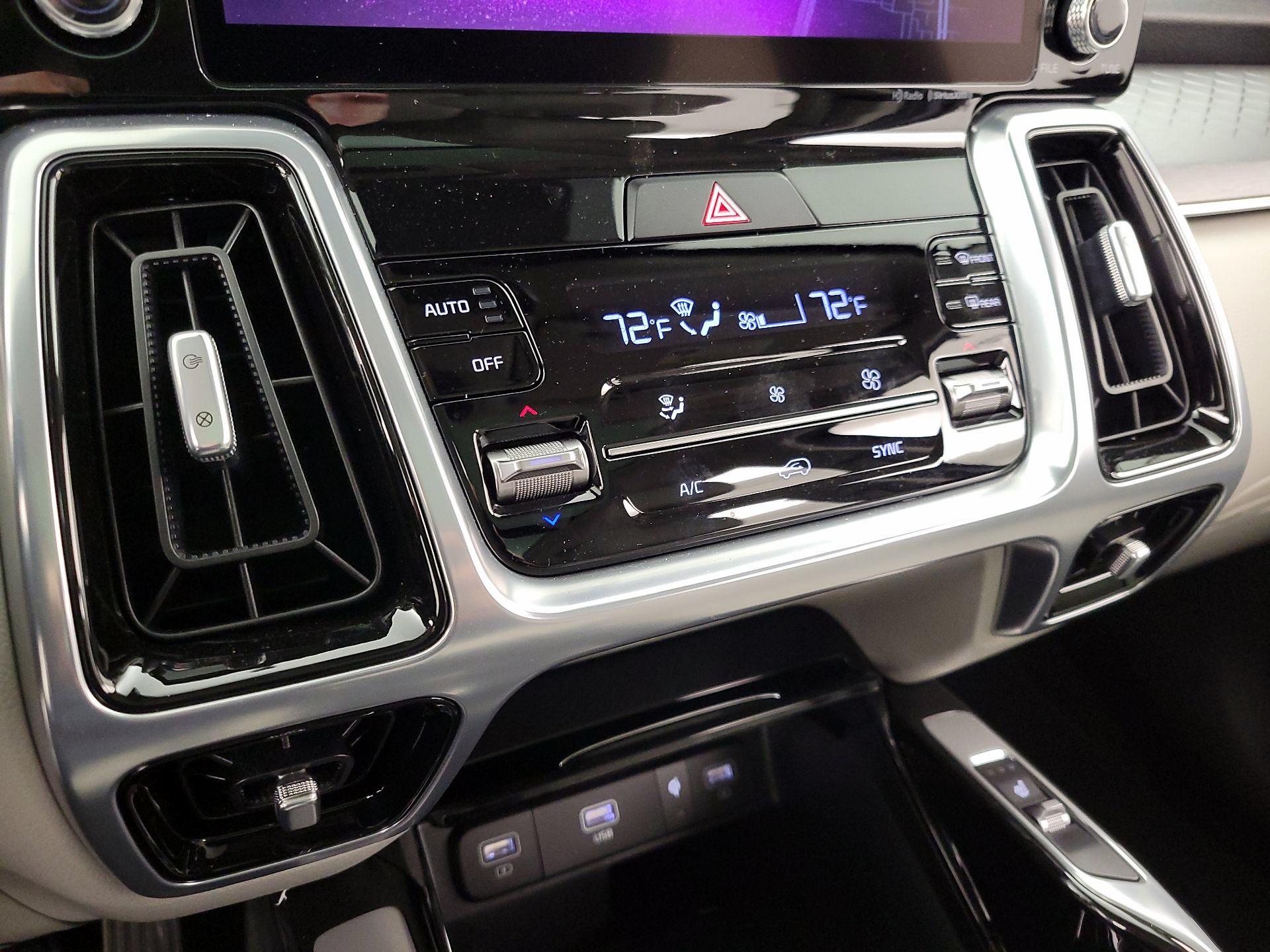 Thumbnail: 2023 Kia Sorento - 17