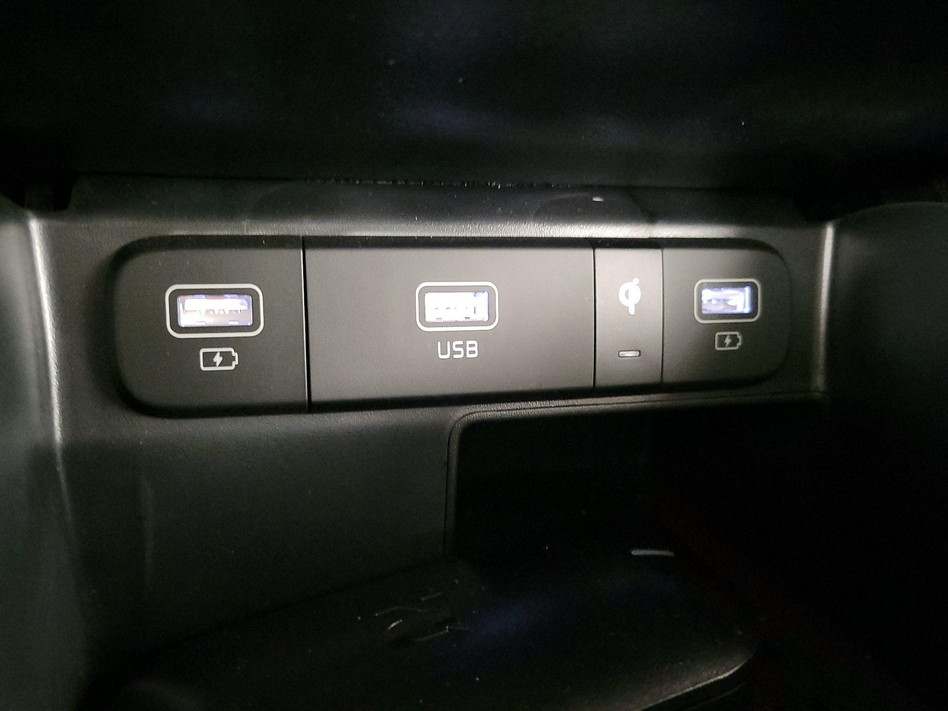 Thumbnail: 2023 Kia Sorento - 19