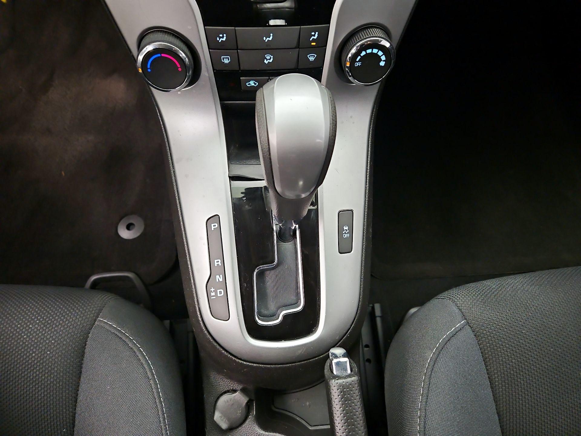 Thumbnail: 2016 Chevrolet Cruze - 16