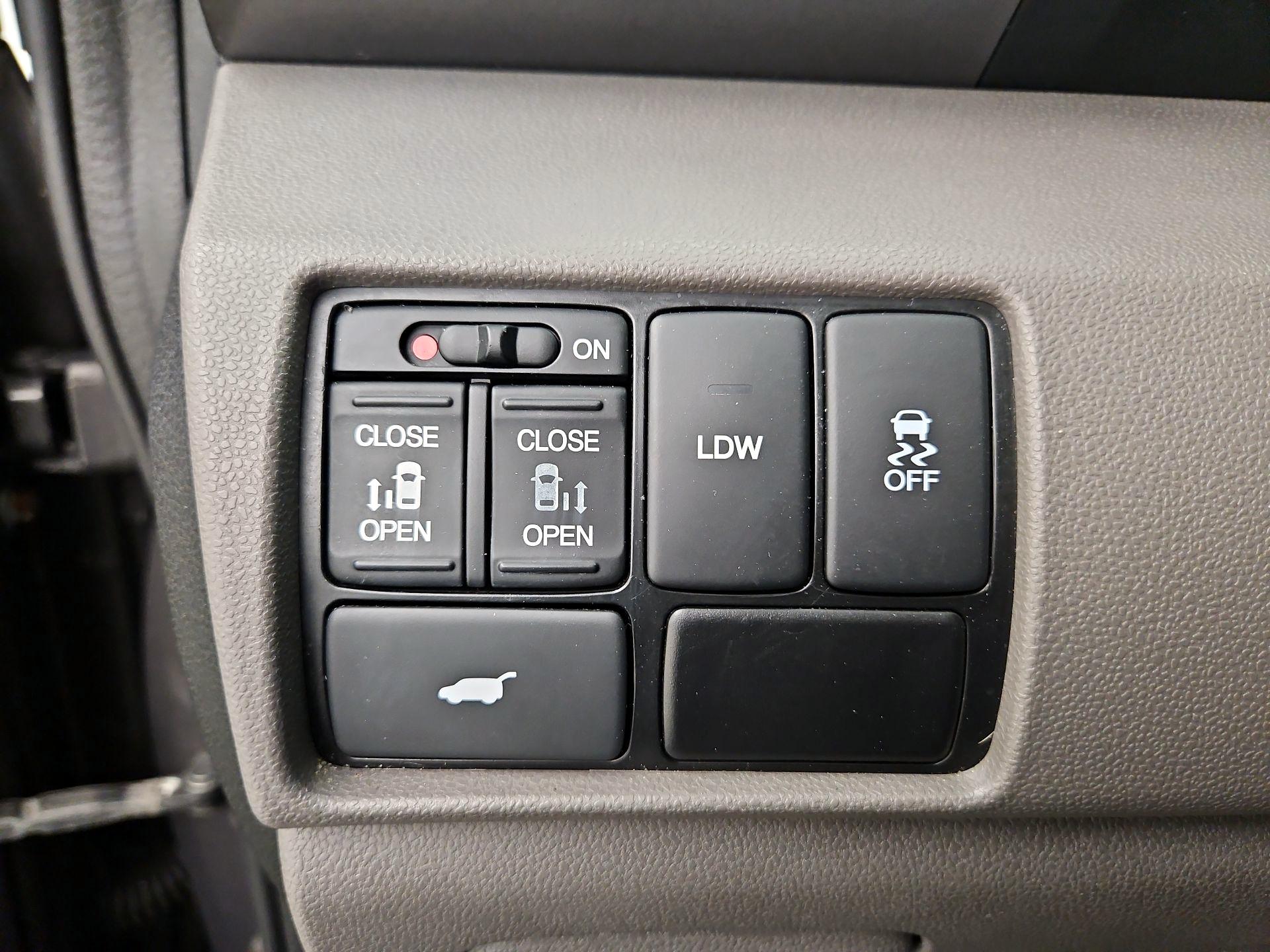 Thumbnail: 2015 Honda Odyssey - 13