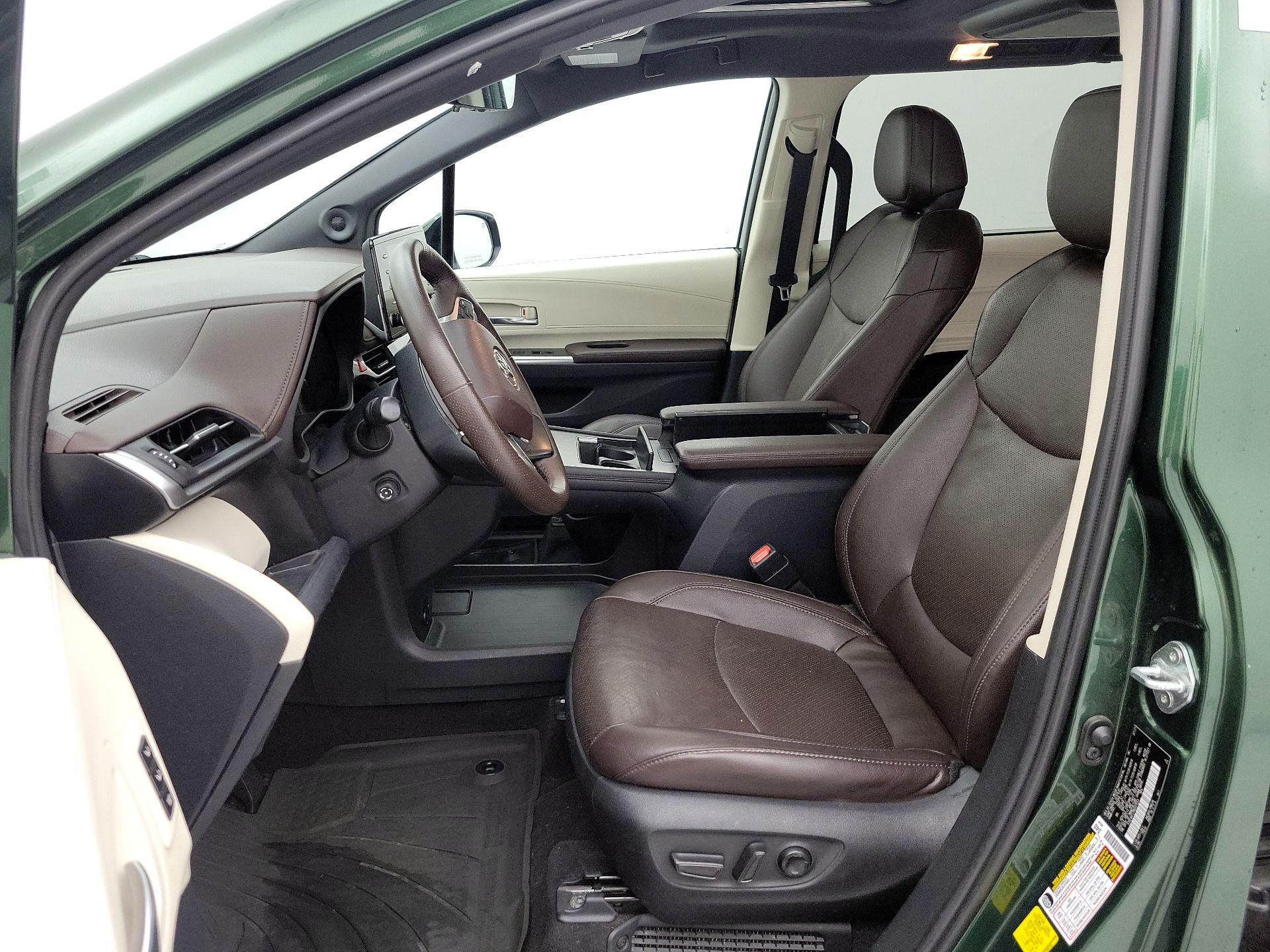 Thumbnail: 2021 Toyota Sienna - 11