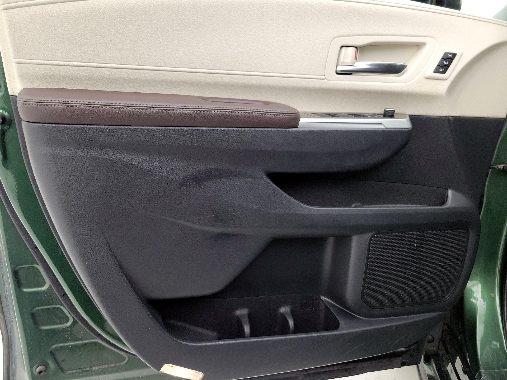 Thumbnail: 2021 Toyota Sienna - 12