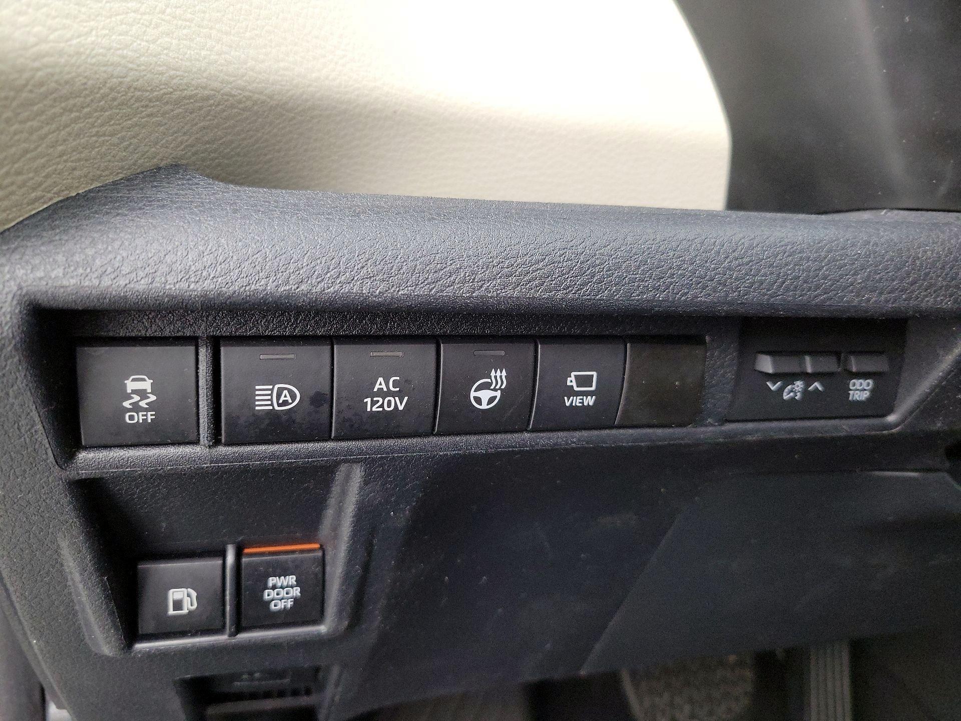 Thumbnail: 2021 Toyota Sienna - 13