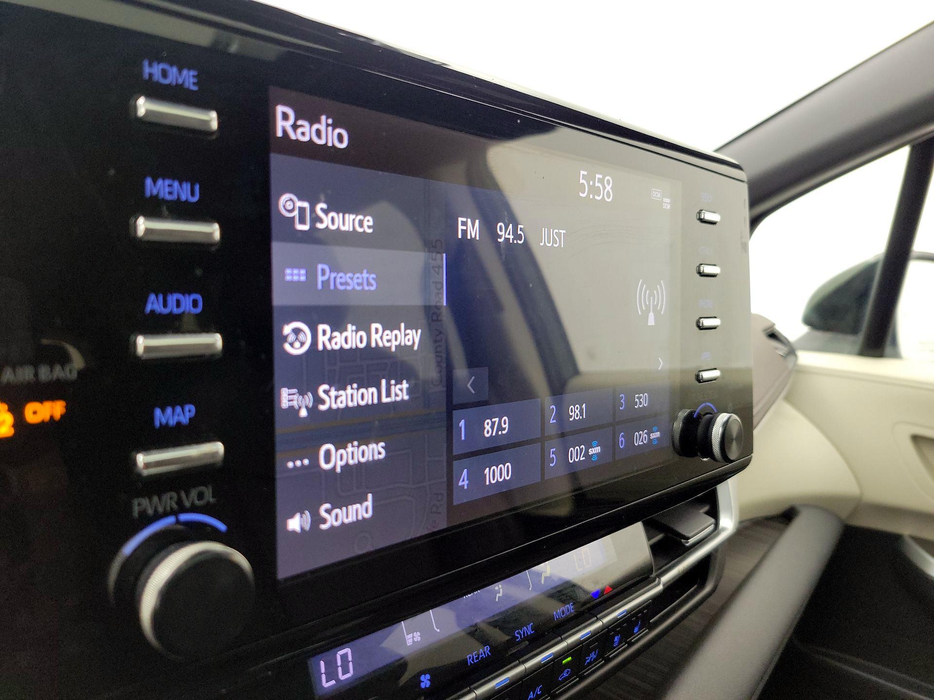 Thumbnail: 2021 Toyota Sienna - 16