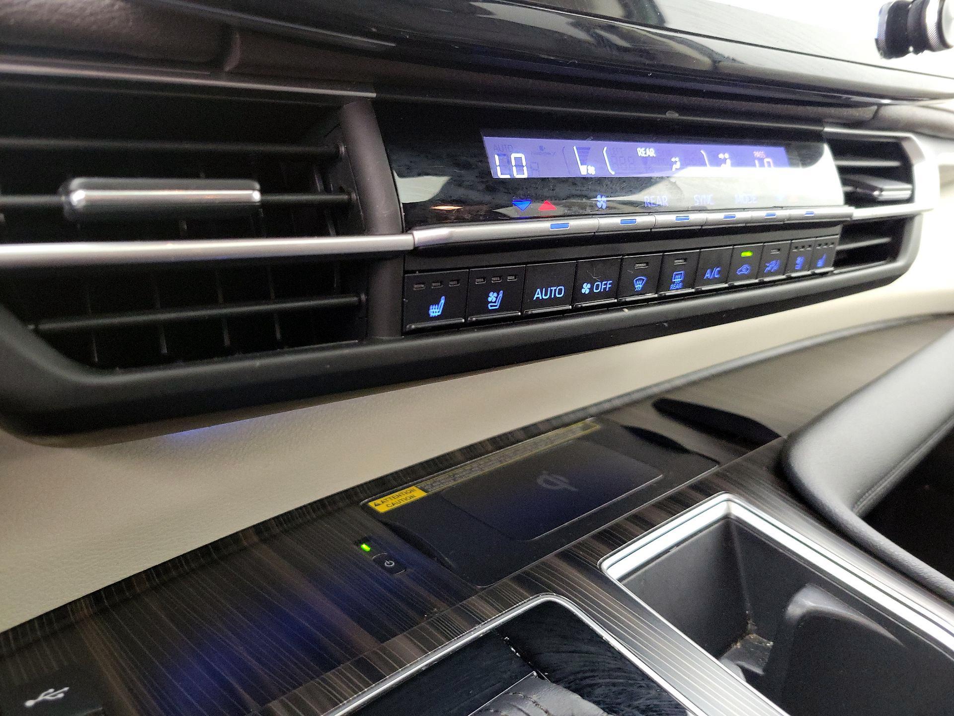 Thumbnail: 2021 Toyota Sienna - 17