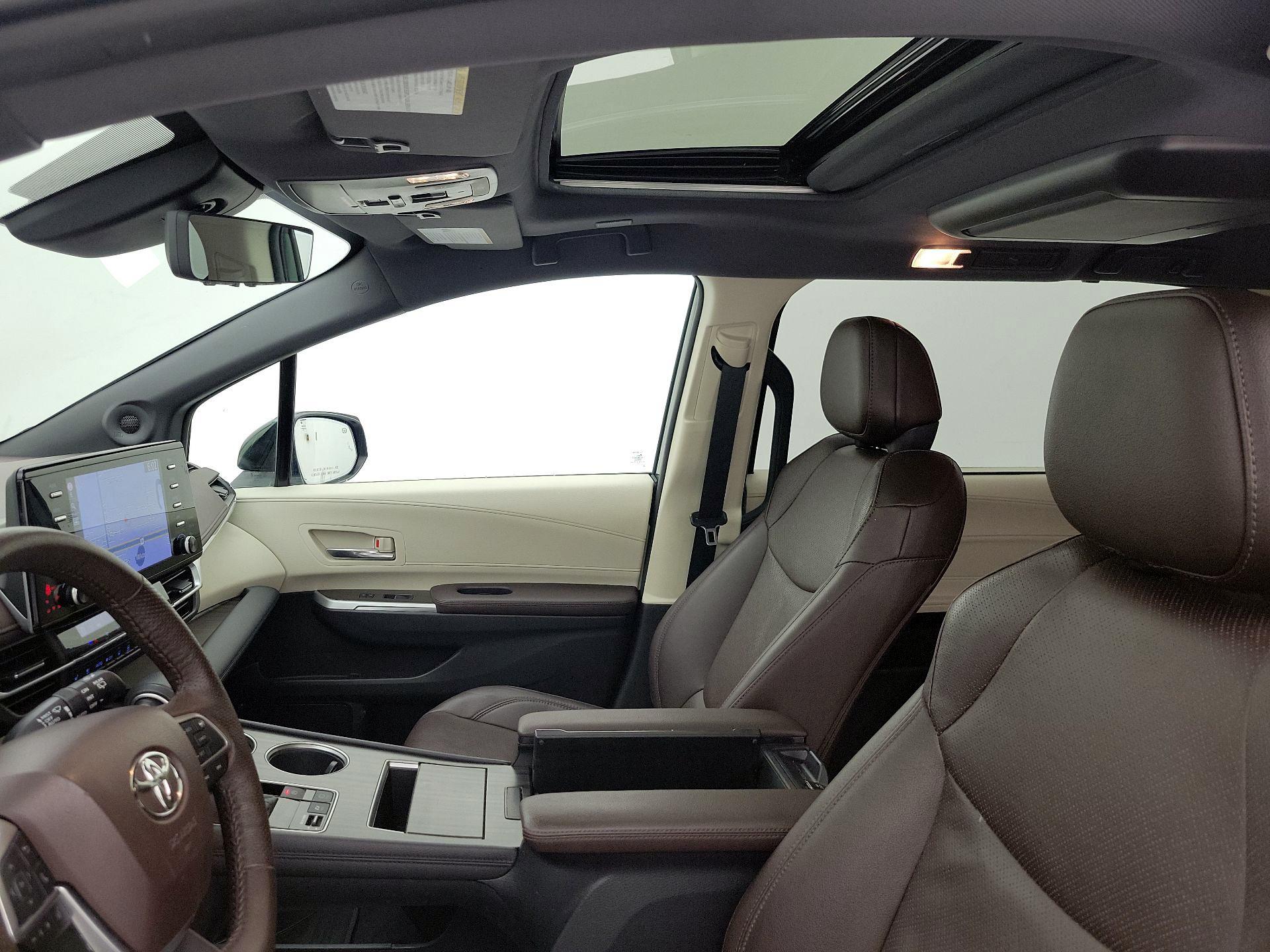 Thumbnail: 2021 Toyota Sienna - 20