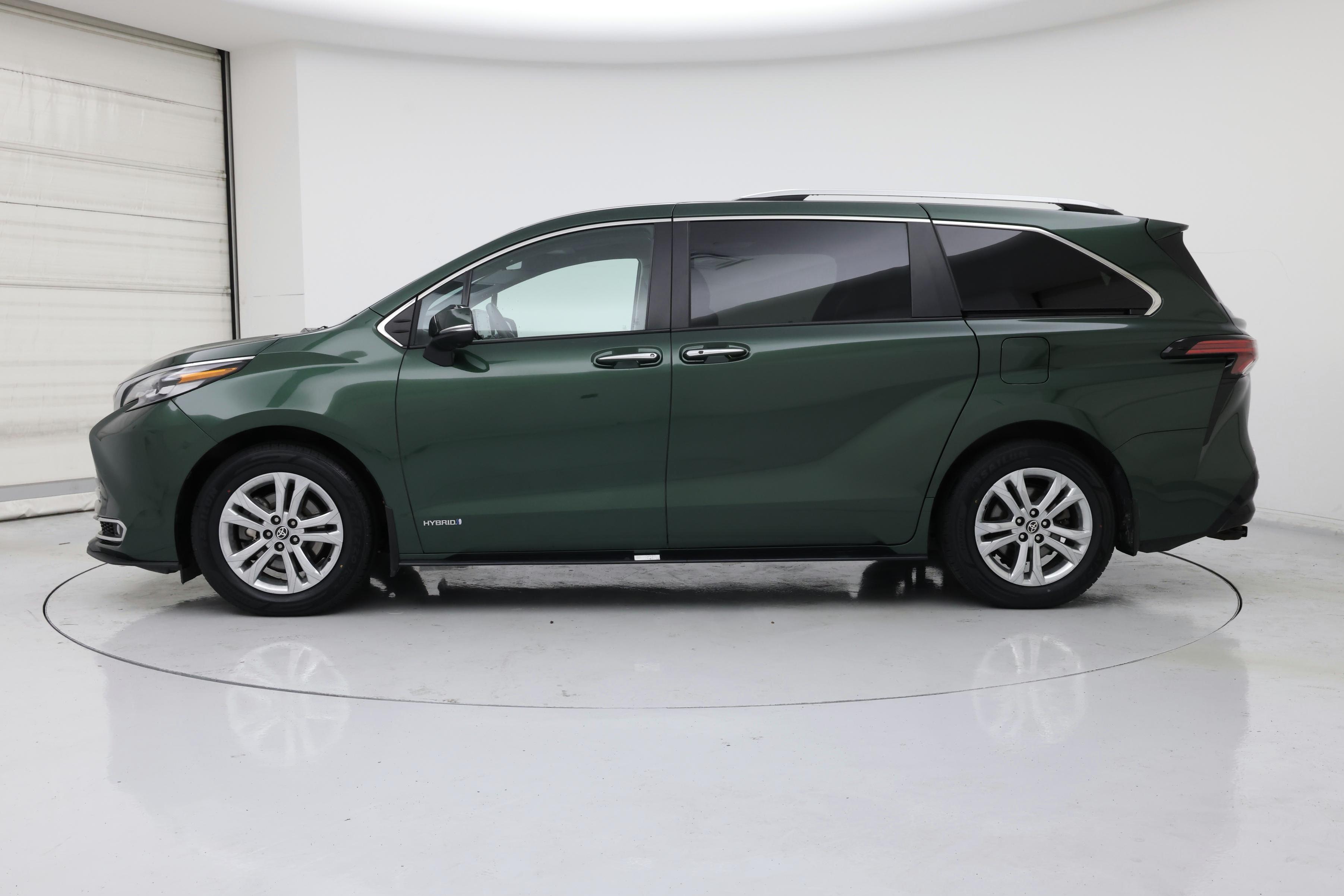 Thumbnail: 2021 Toyota Sienna - 3