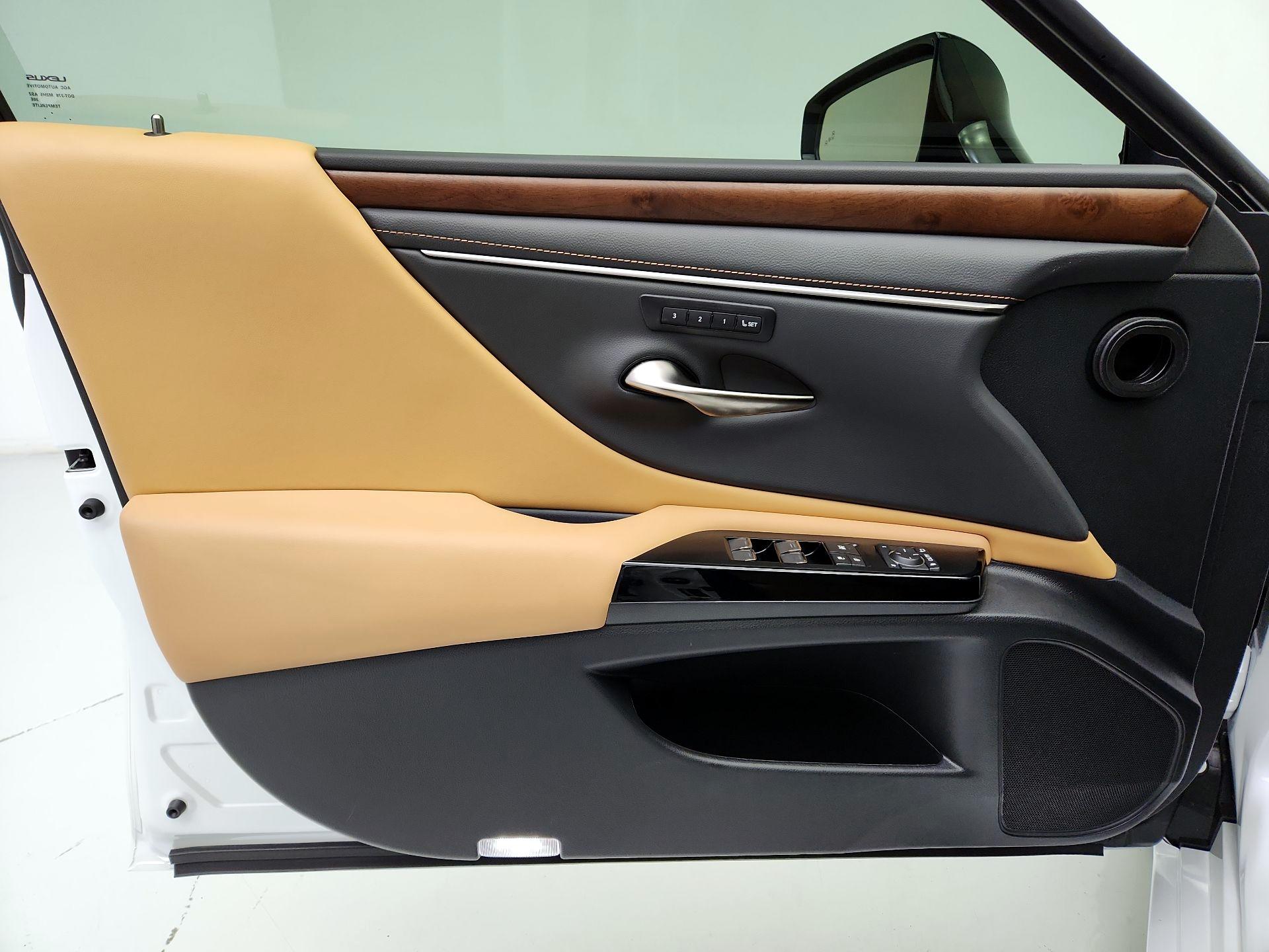 Thumbnail: 2025 Lexus ES - 12