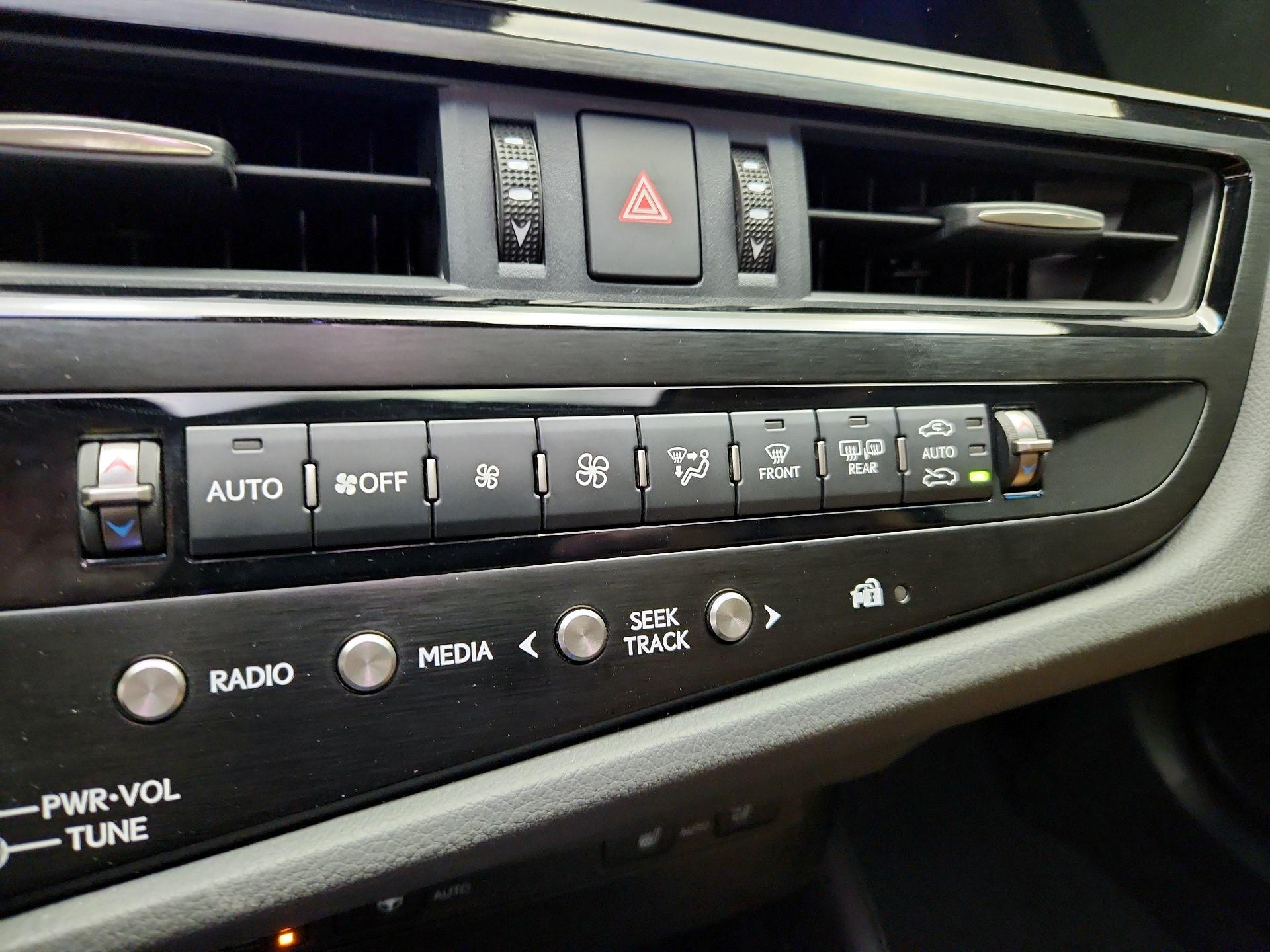 Thumbnail: 2025 Lexus ES - 17