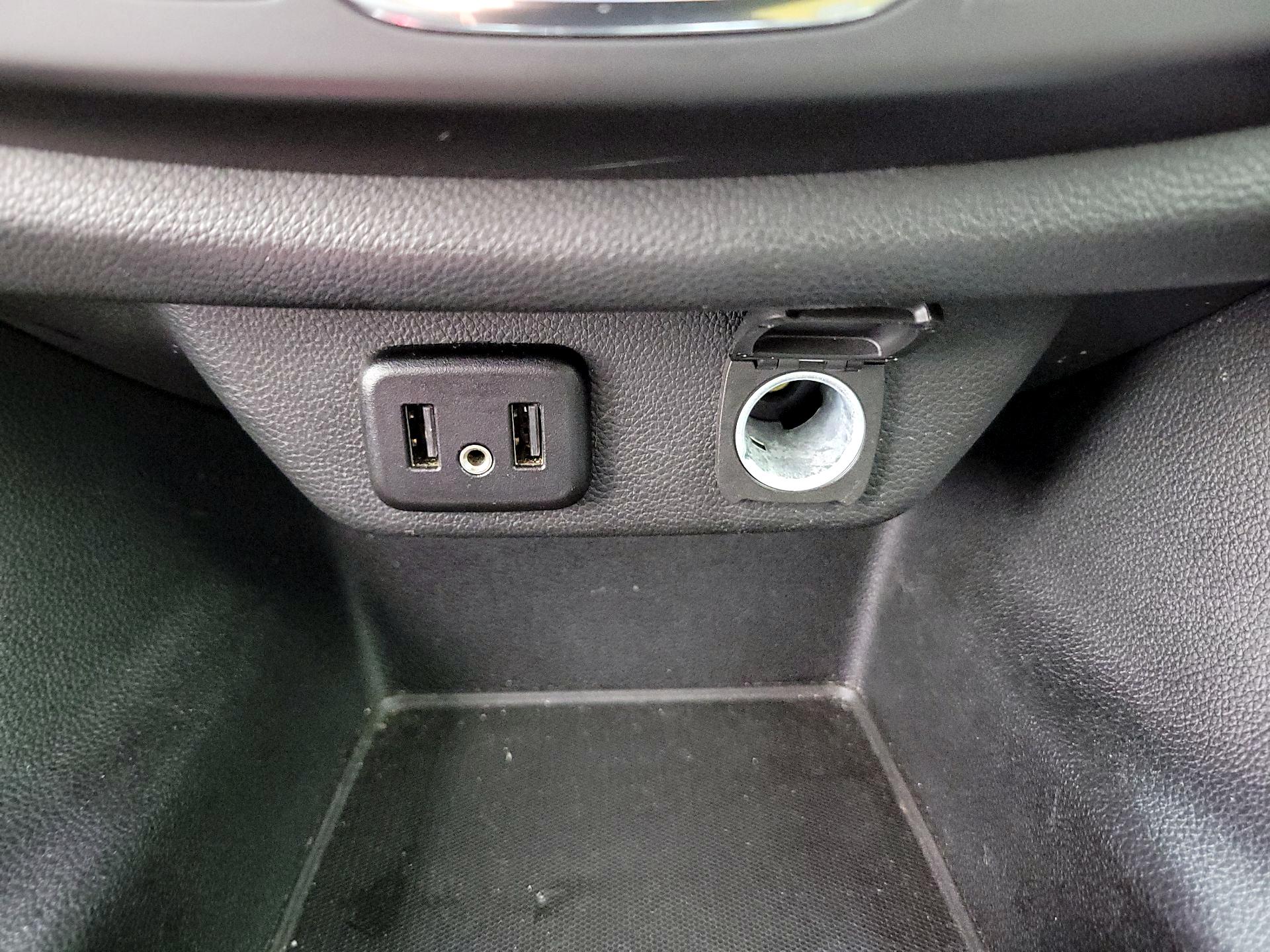 Thumbnail: 2021 Chevrolet Traverse - 18