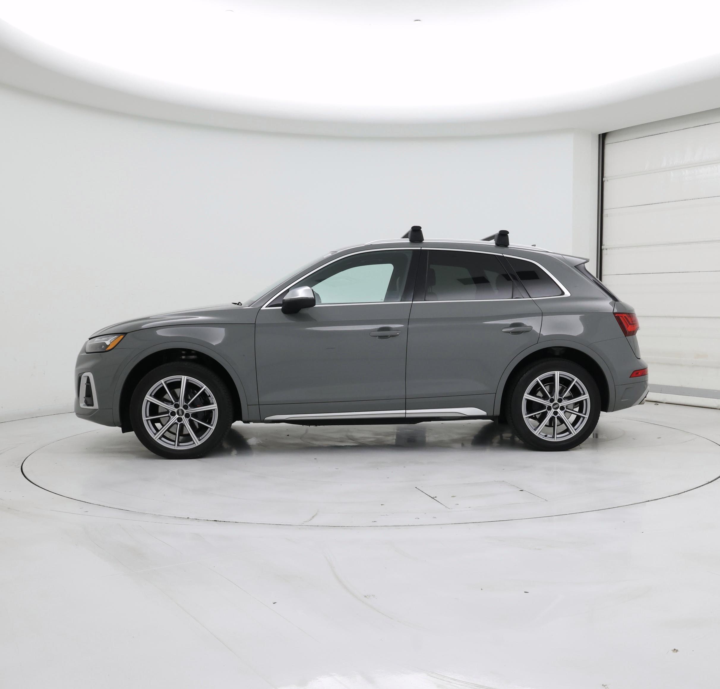 Thumbnail: 2022 Audi SQ5 - 3