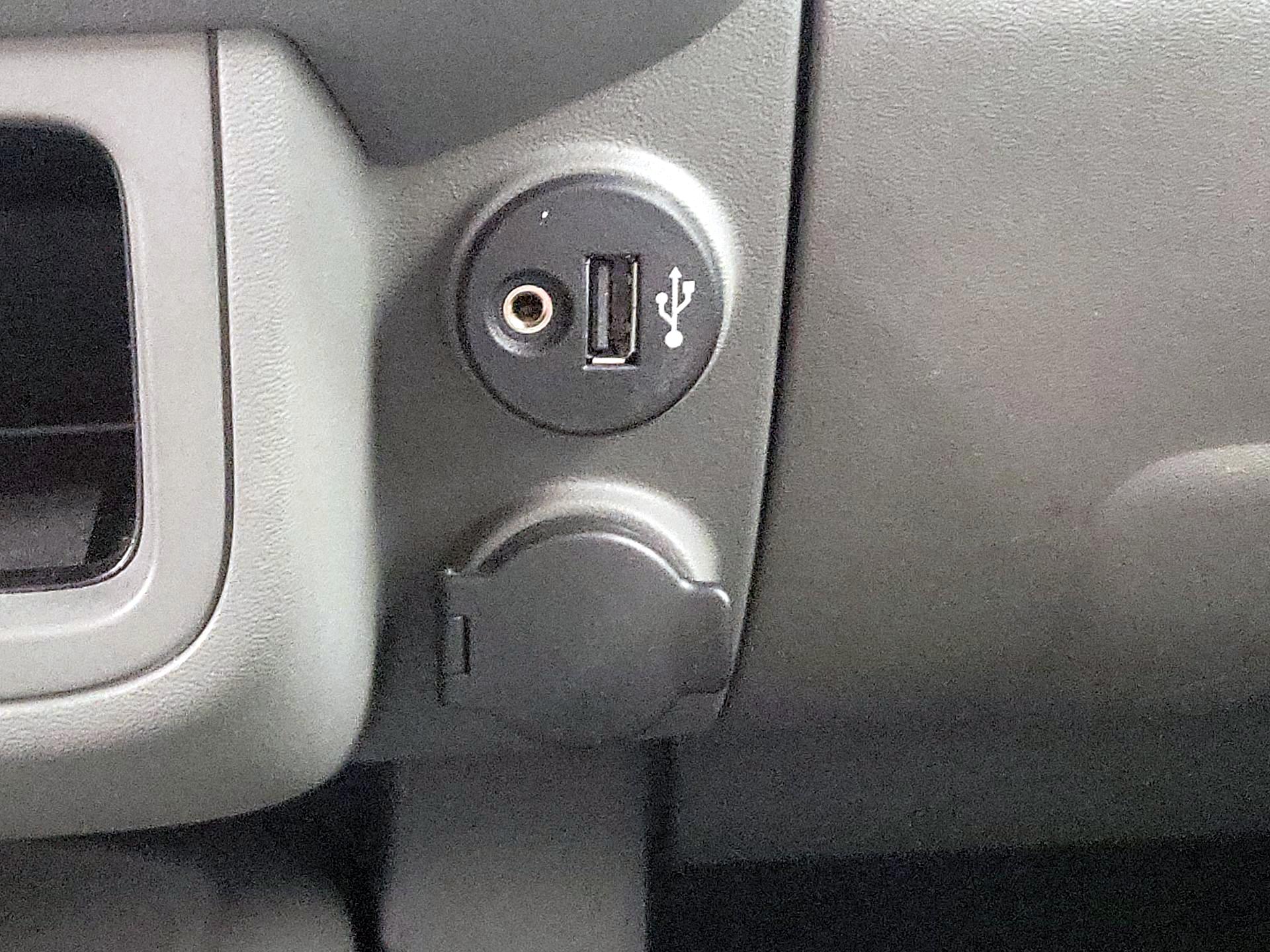 Thumbnail: 2021 Nissan Frontier - 18