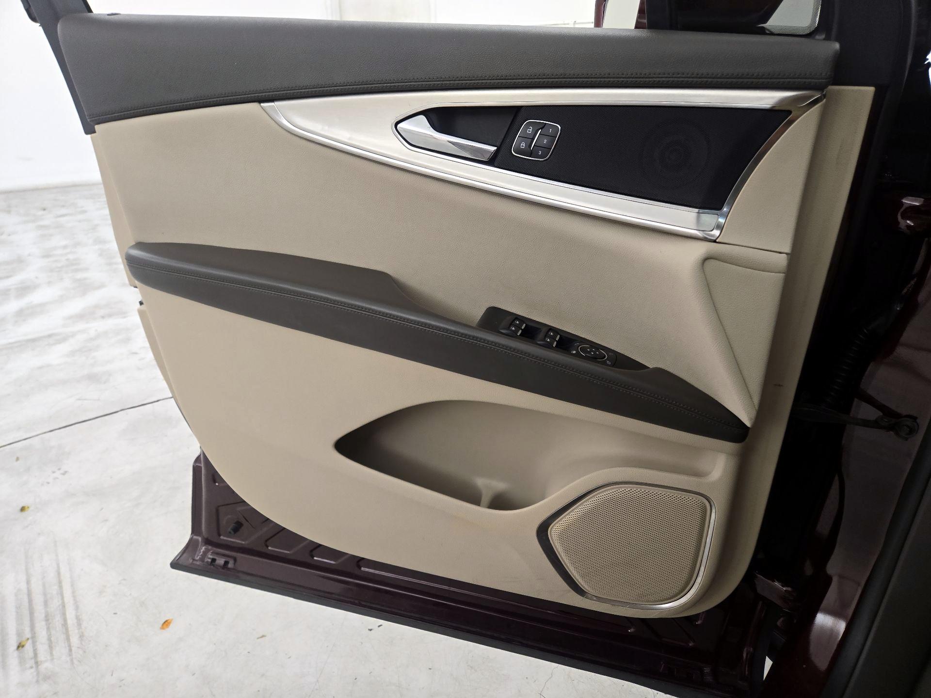 Thumbnail: 2020 Lincoln Nautilus - 12