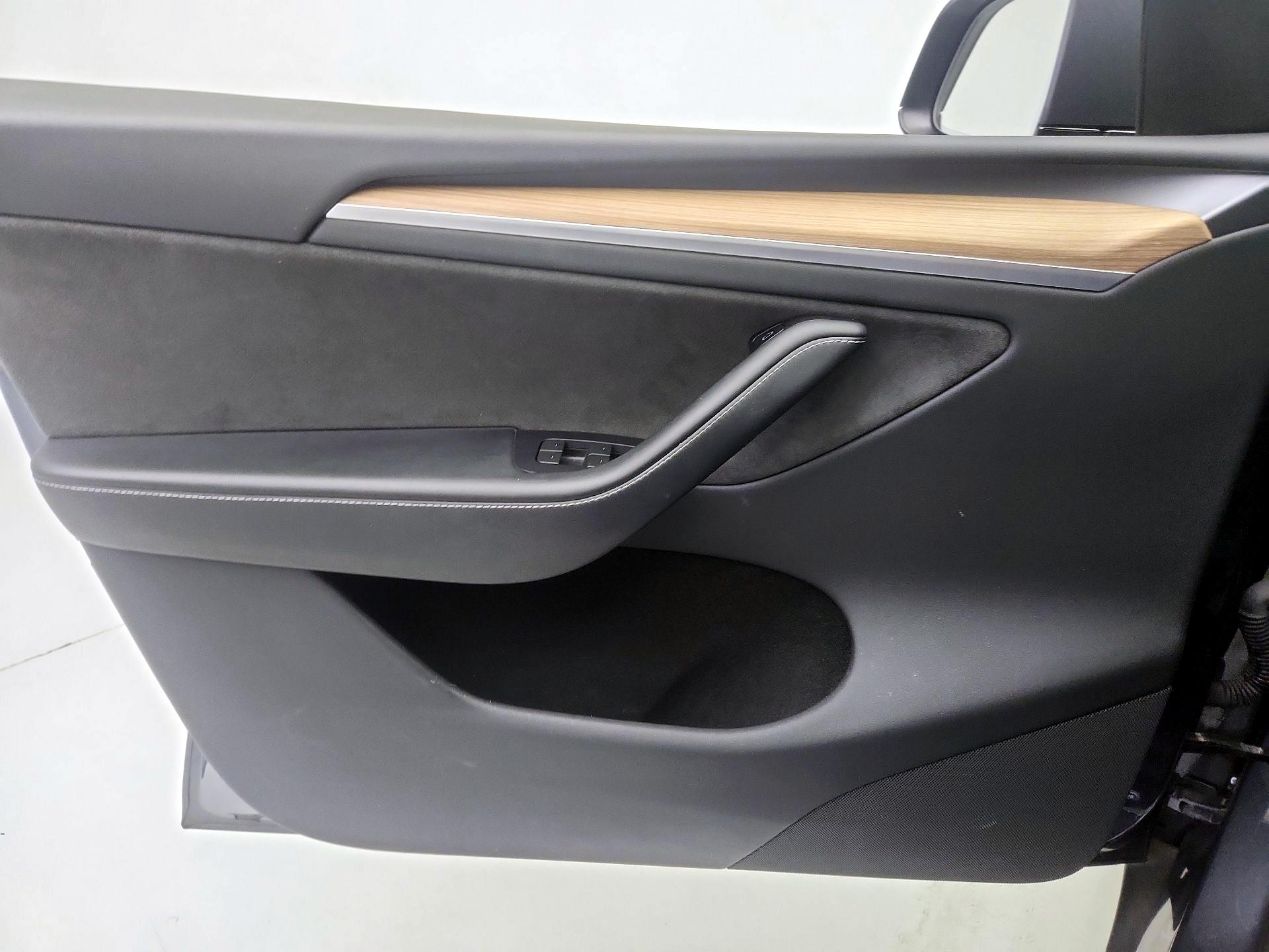 Thumbnail: 2023 Tesla Model Y - 12