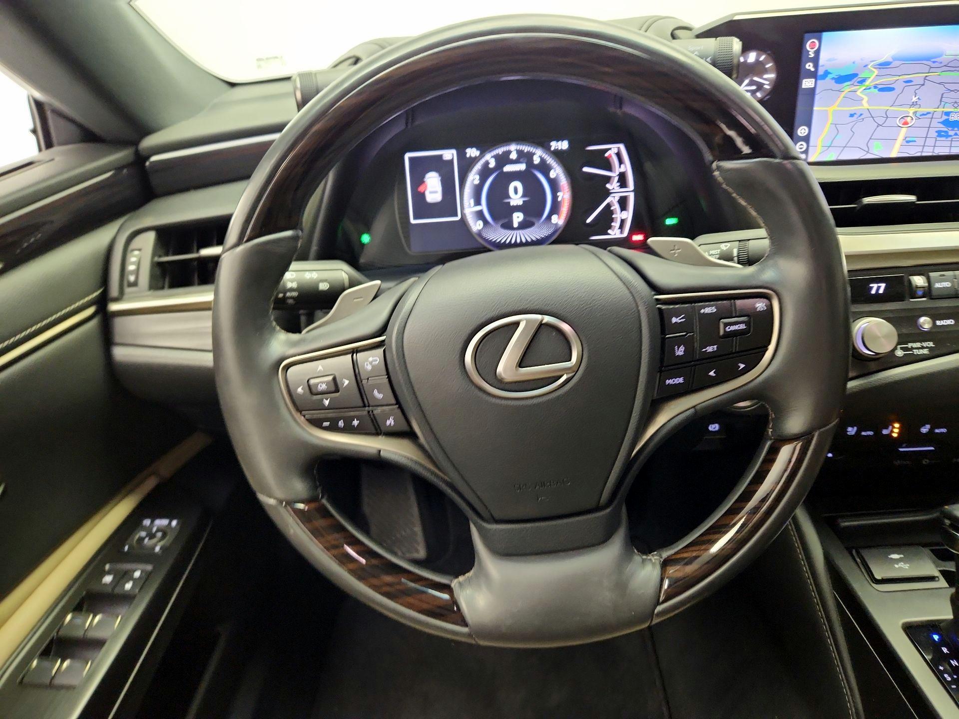 Thumbnail: 2021 Lexus ES - 10