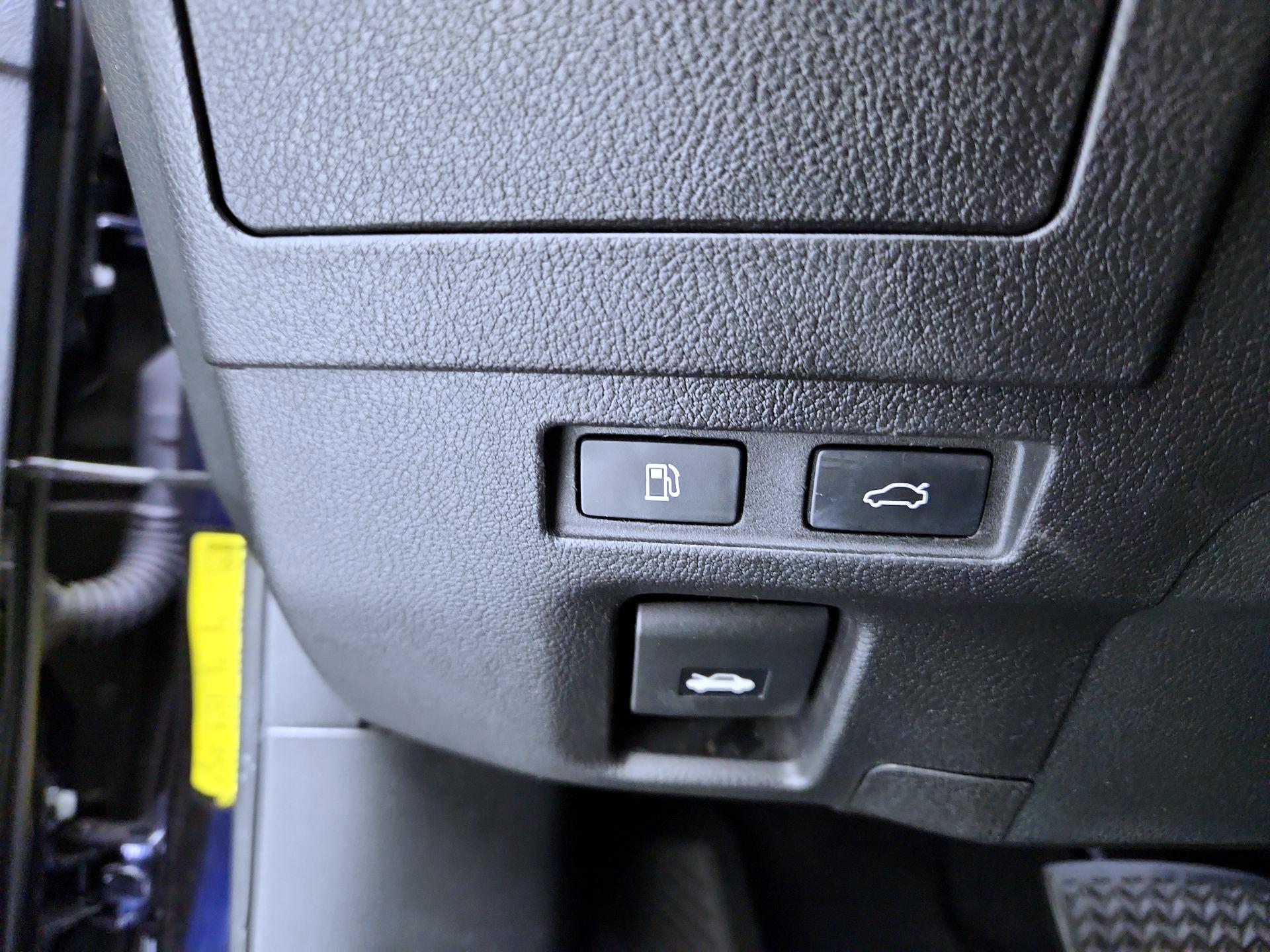 Thumbnail: 2021 Lexus ES - 13