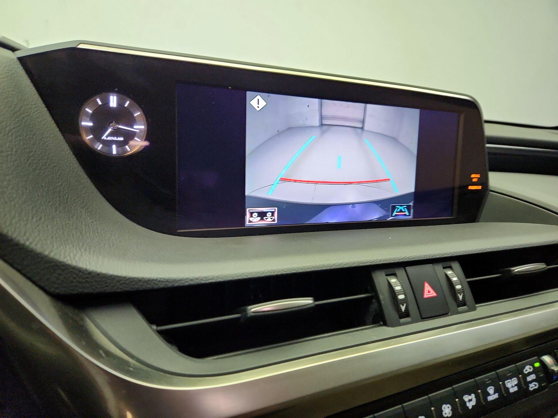 Thumbnail: 2021 Lexus ES - 15