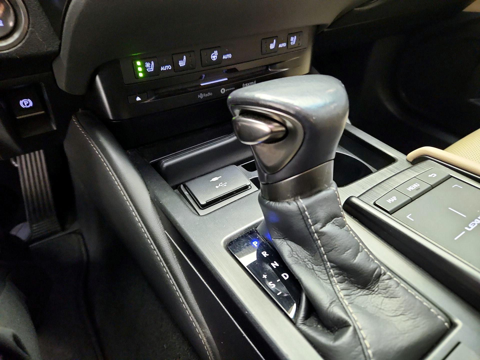 Thumbnail: 2021 Lexus ES - 18