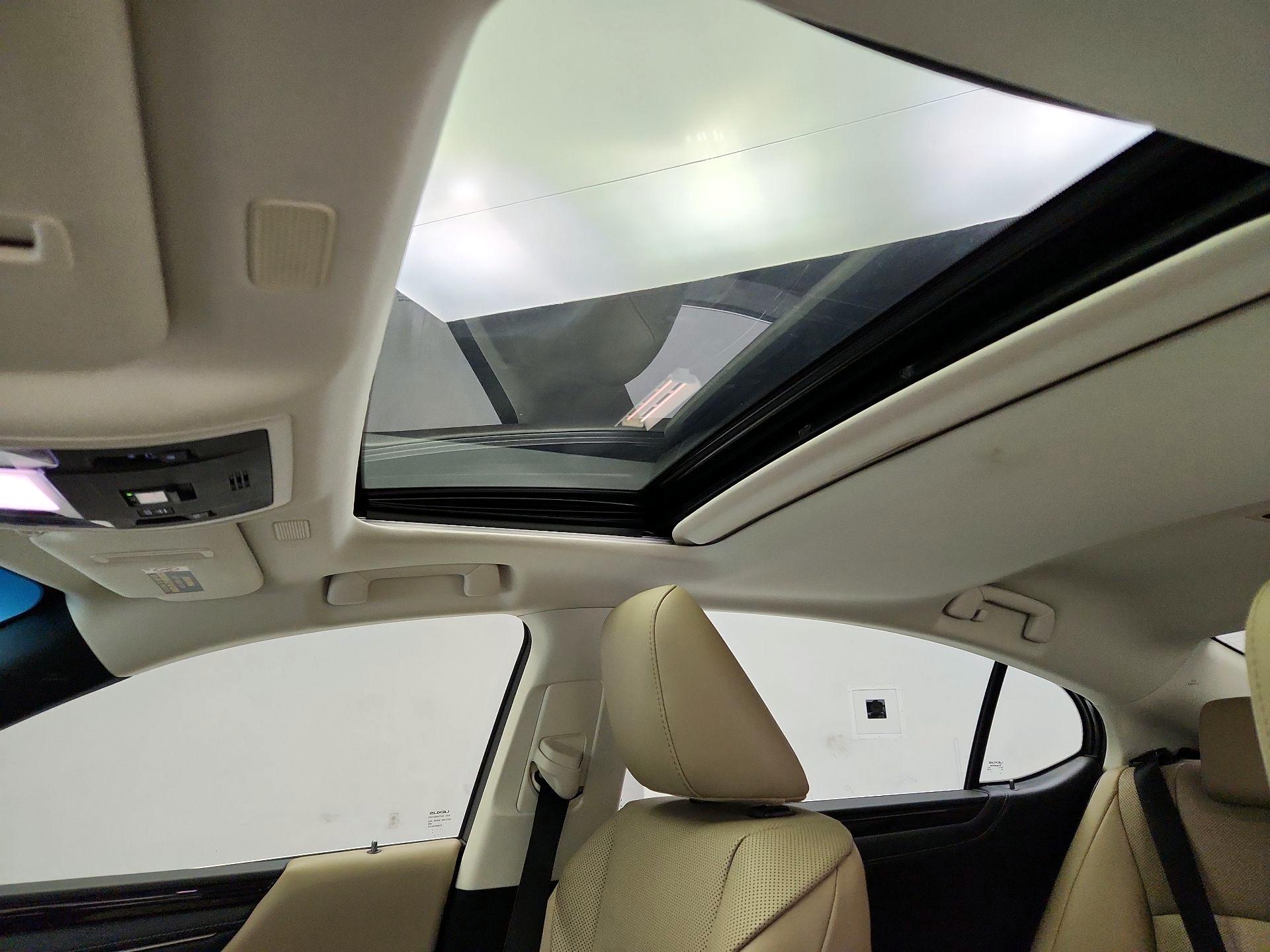 Thumbnail: 2021 Lexus ES - 20