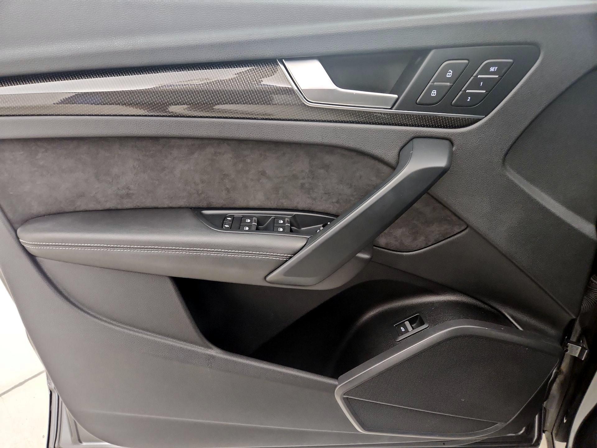 Thumbnail: 2020 Audi SQ5 - 12