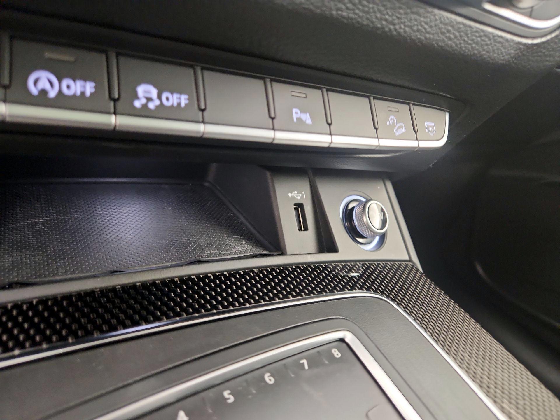 Thumbnail: 2020 Audi SQ5 - 19