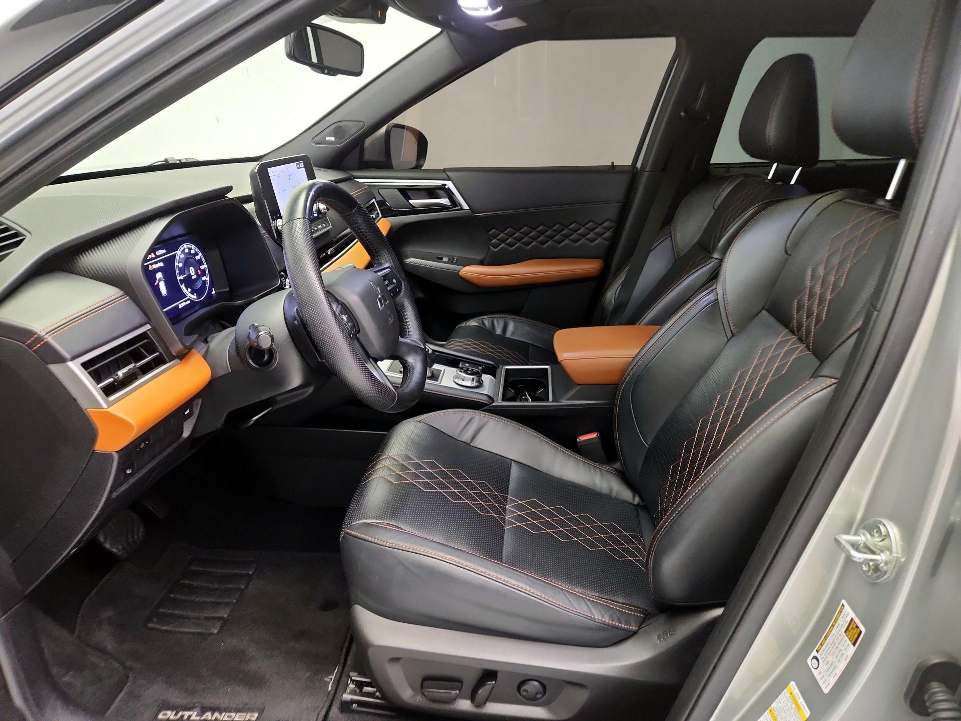 Thumbnail: 2022 Mitsubishi Outlander - 11