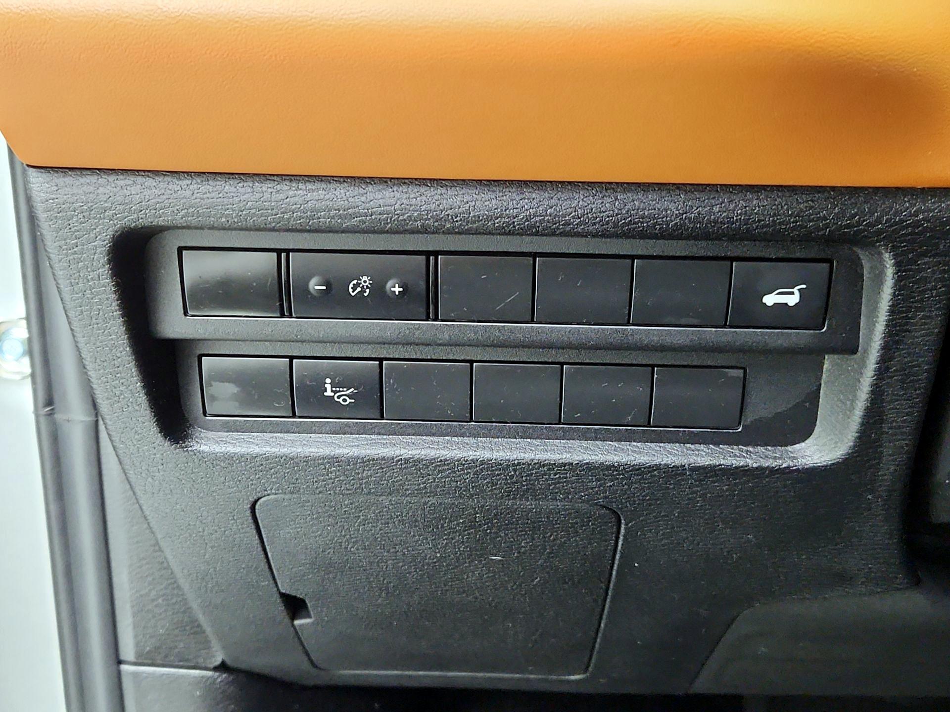 Thumbnail: 2022 Mitsubishi Outlander - 13