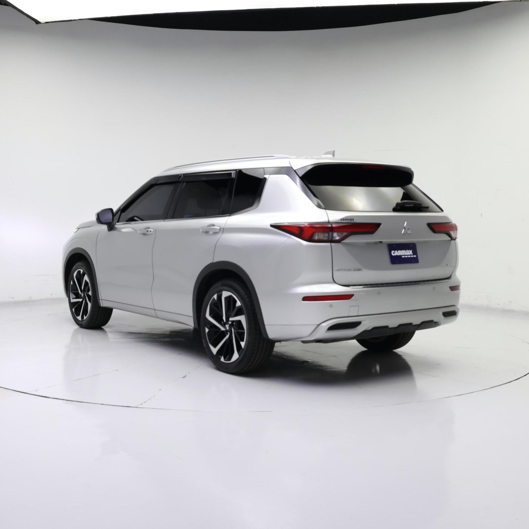 Thumbnail: 2022 Mitsubishi Outlander - 2