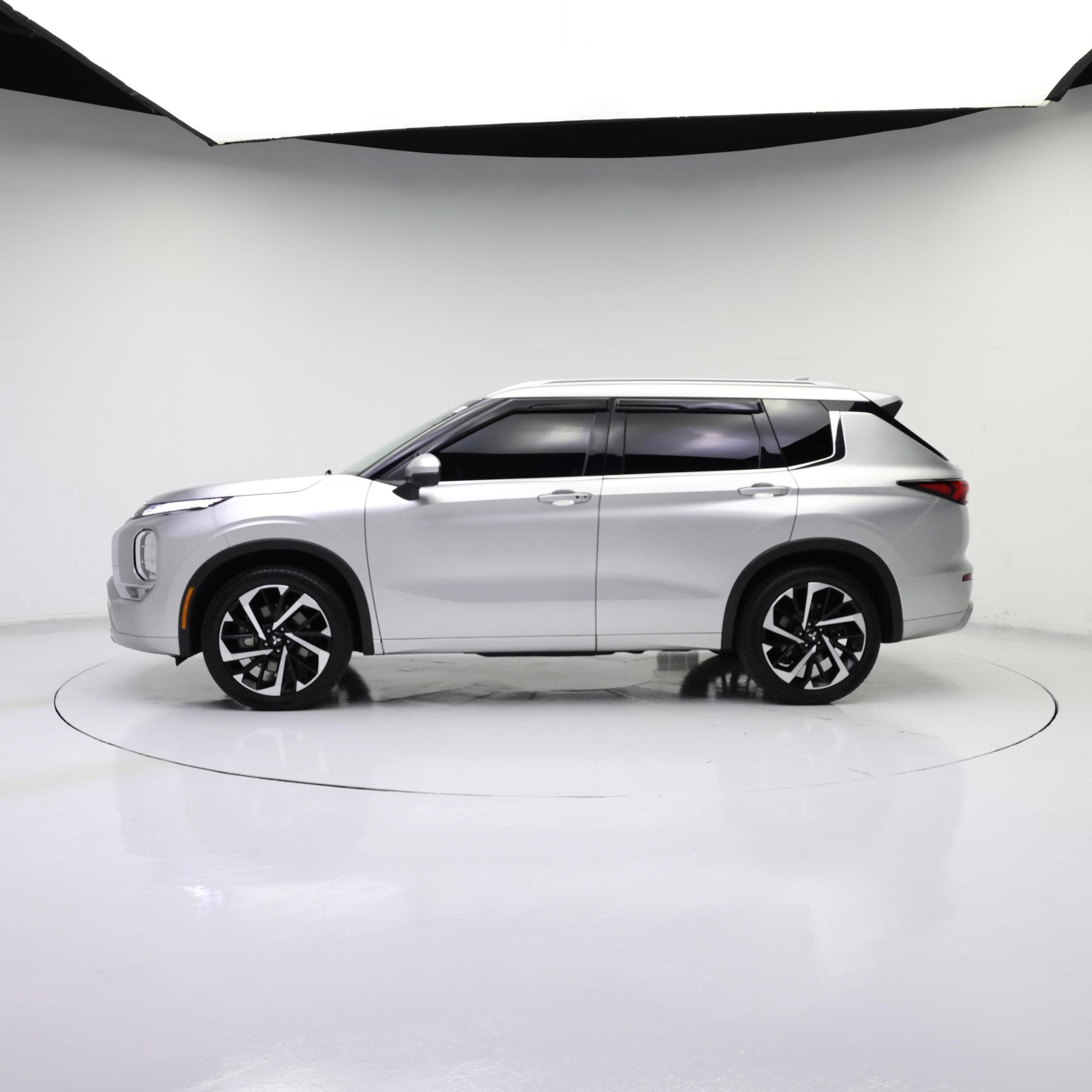 Thumbnail: 2022 Mitsubishi Outlander - 3