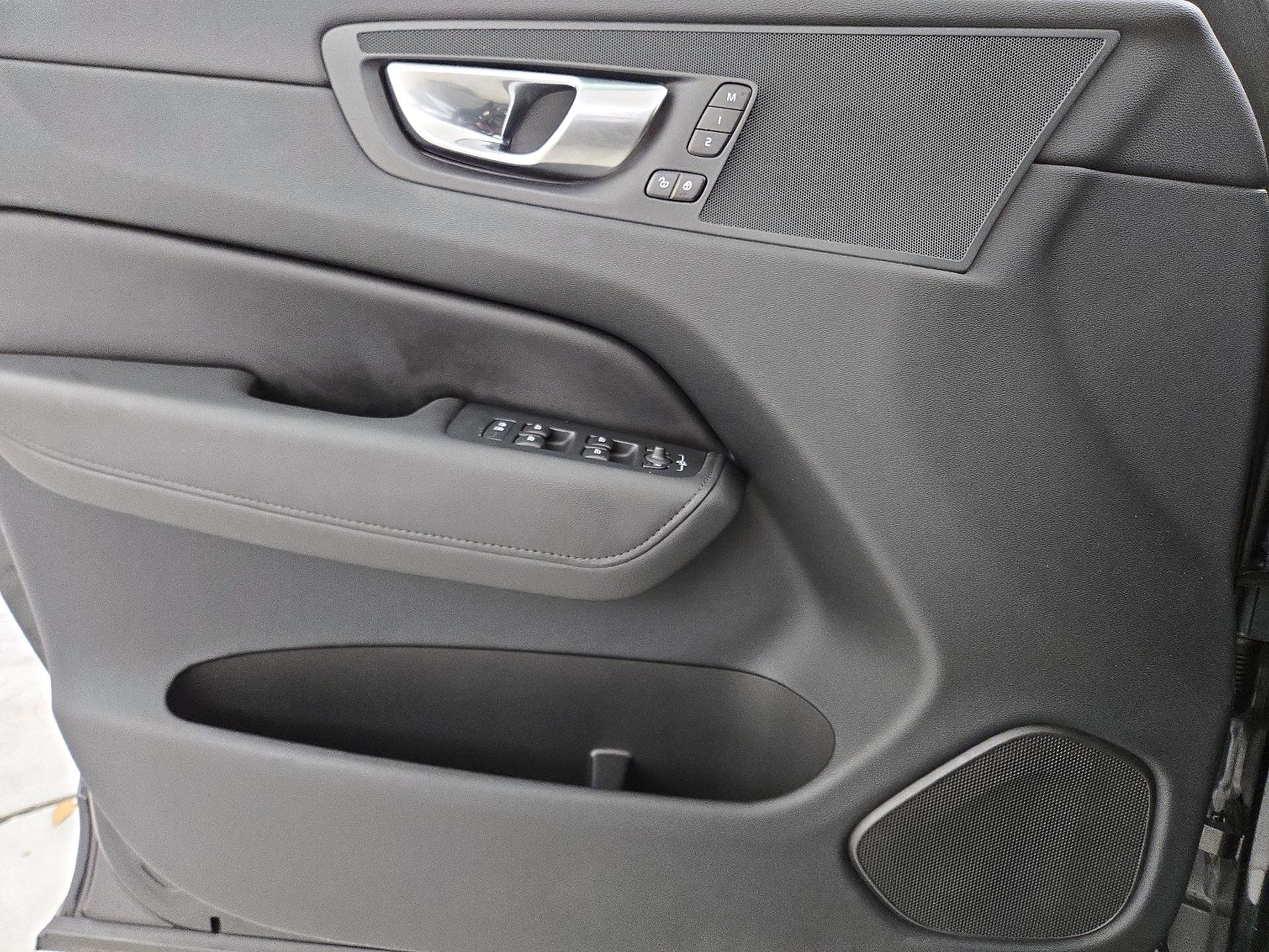 Thumbnail: 2023 Volvo XC60 - 12