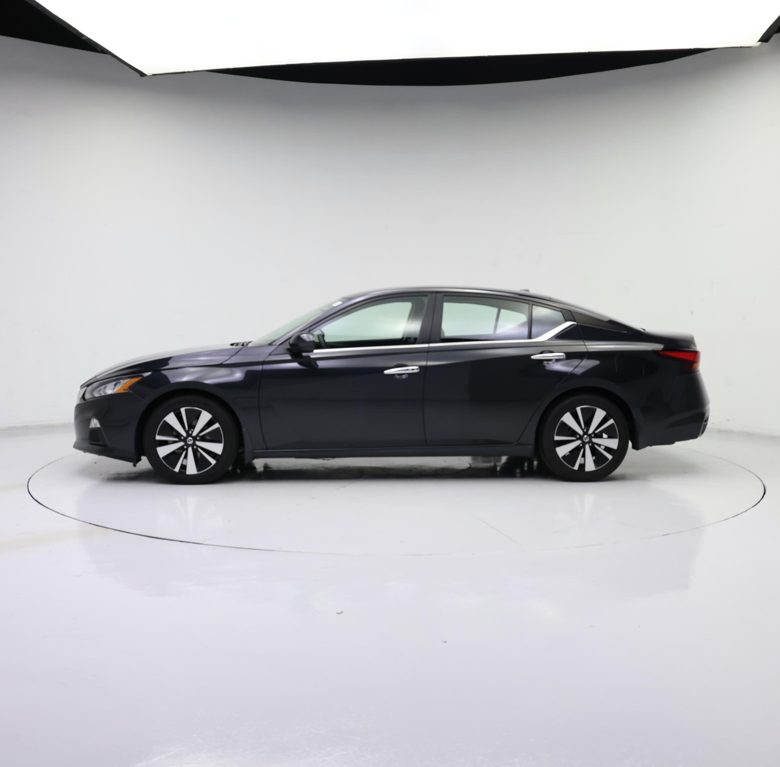 Thumbnail: 2022 Nissan Altima - 3