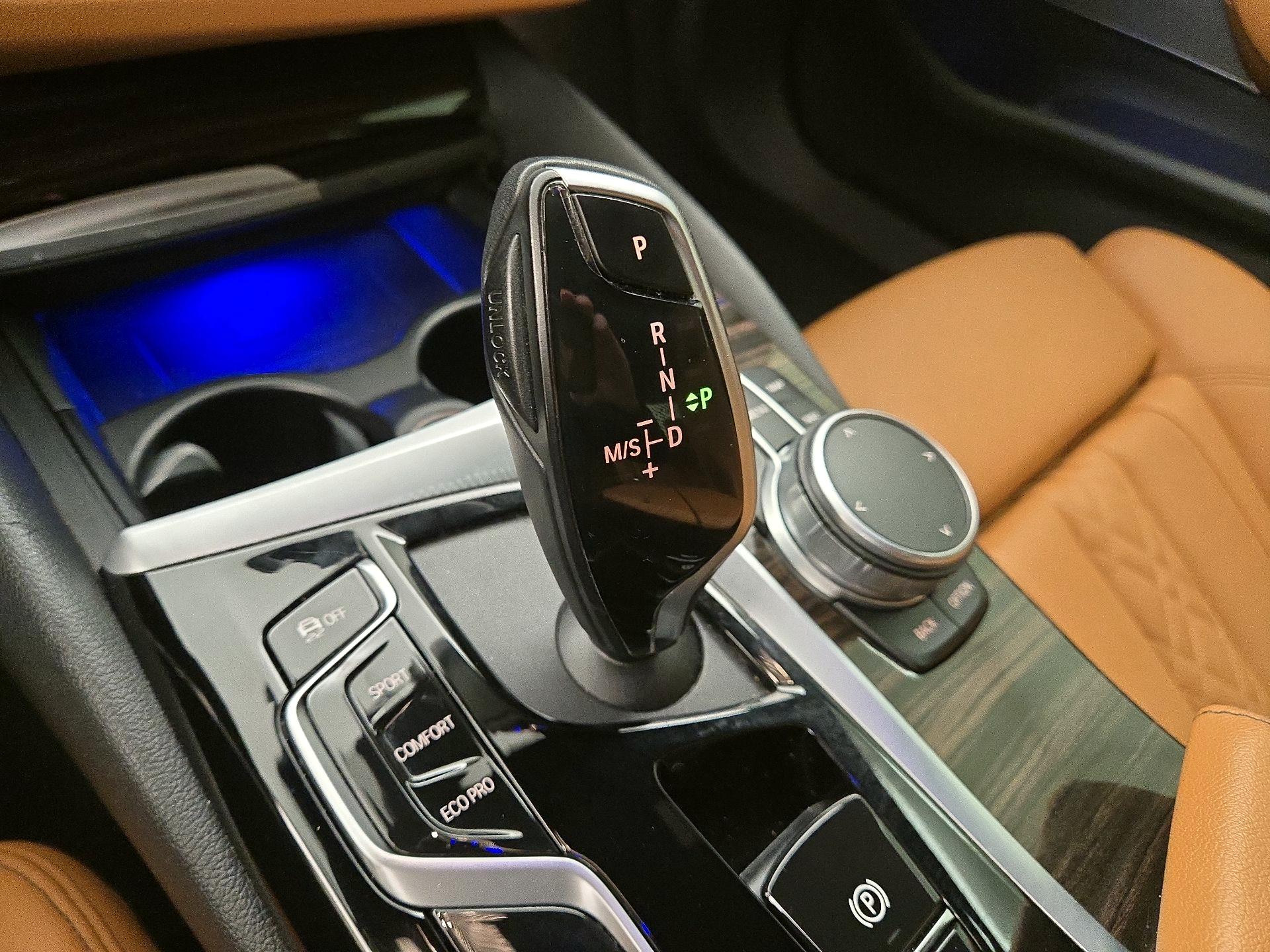 Thumbnail: 2021 BMW 5 Series - 18