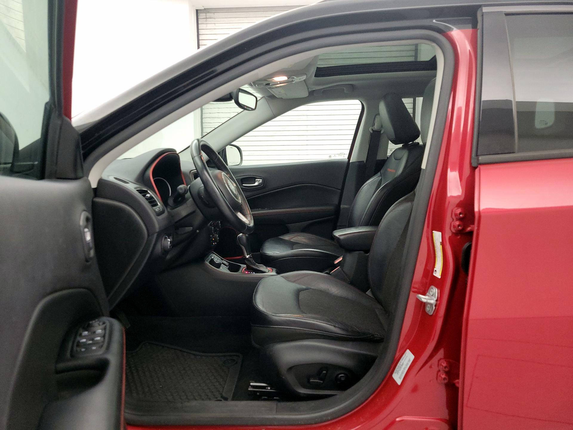 Thumbnail: 2018 Jeep Compass - 11