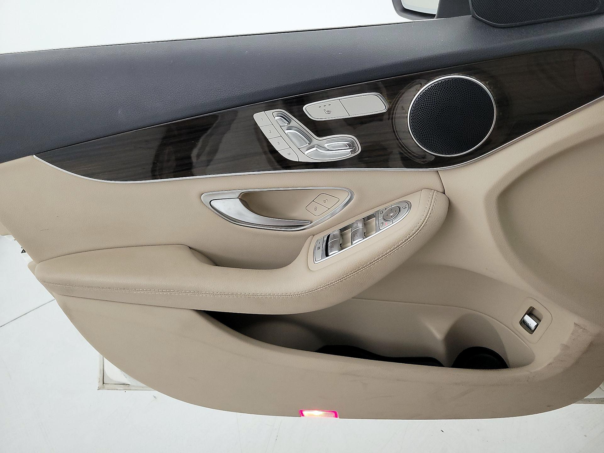 Thumbnail: 2016 Mercedes-Benz C-Class - 12