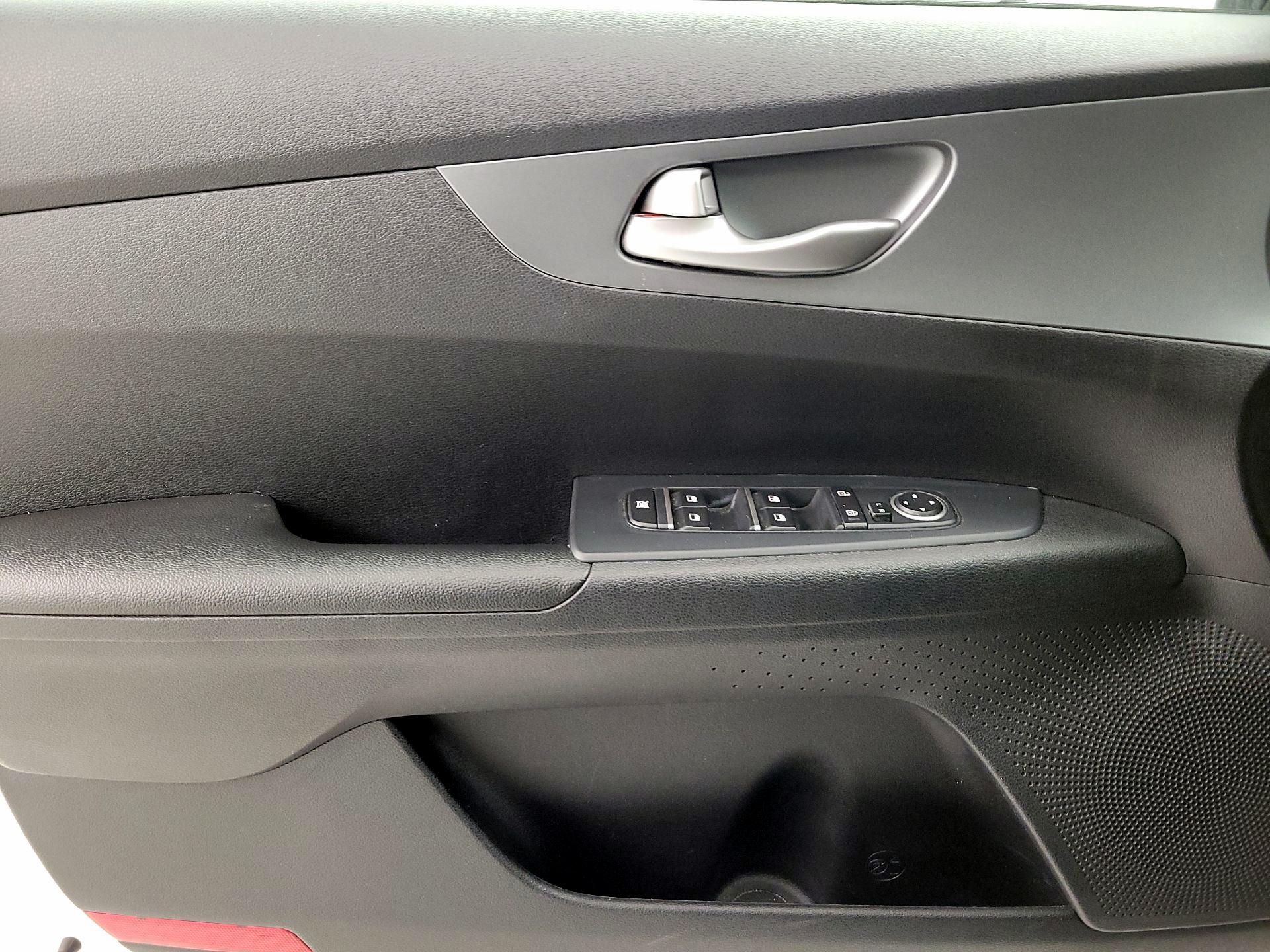 Thumbnail: 2020 Kia Forte - 12
