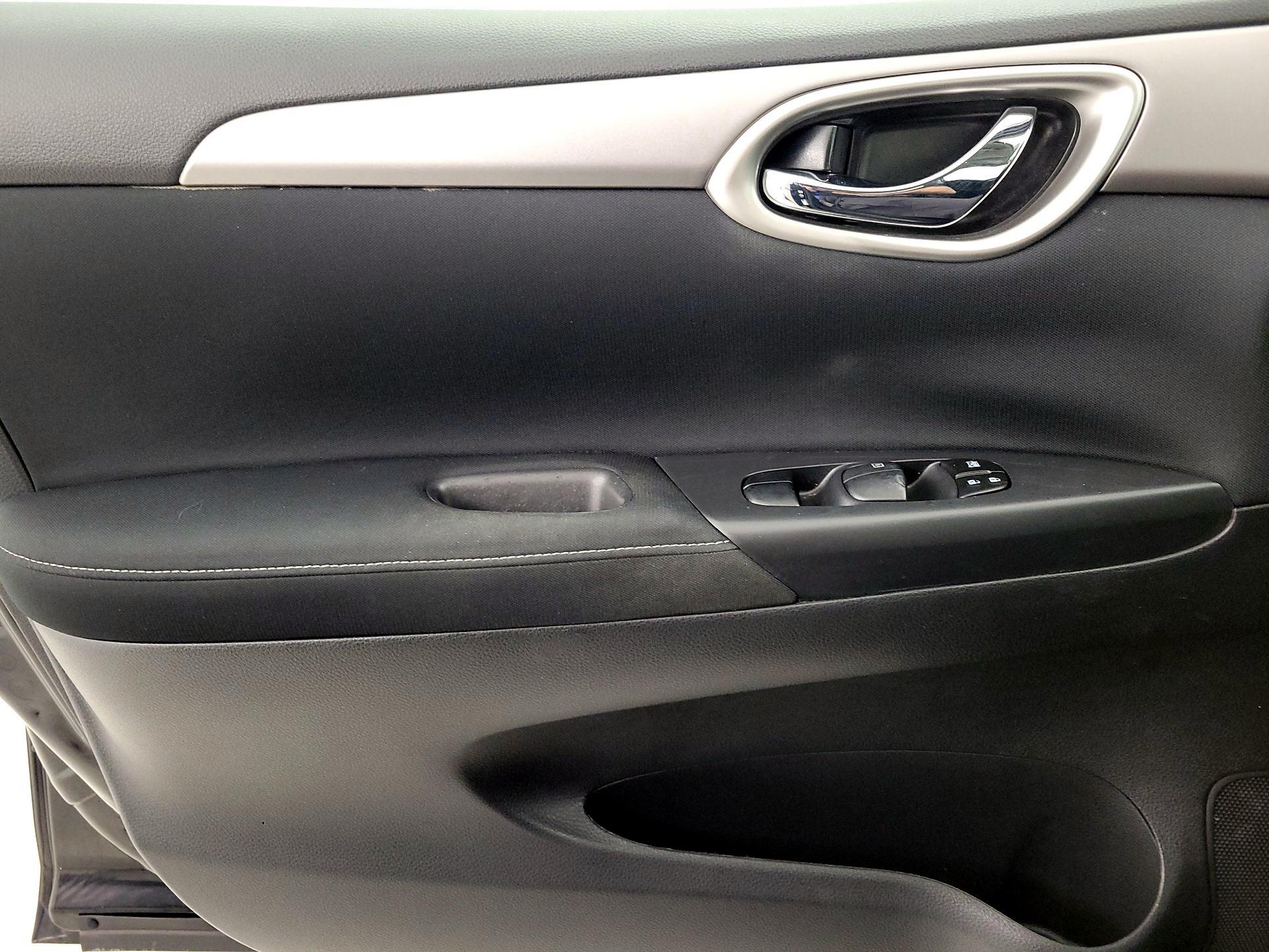 Thumbnail: 2015 Nissan Sentra - 12