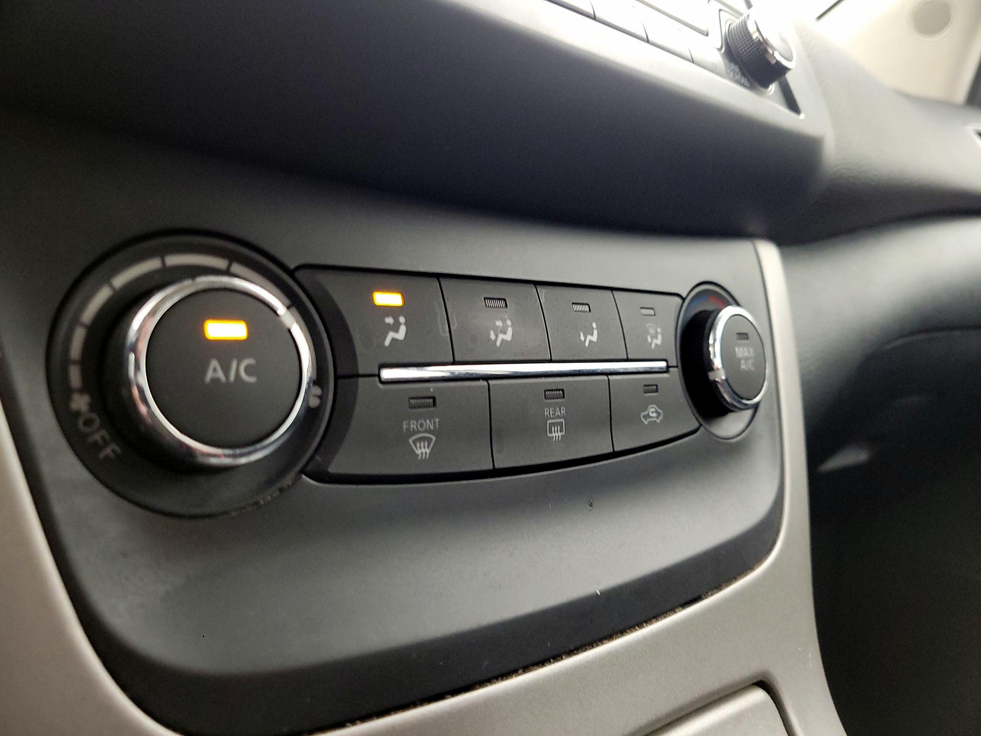 Thumbnail: 2015 Nissan Sentra - 16