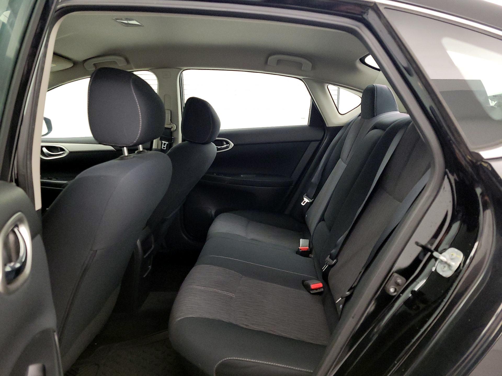 Thumbnail: 2015 Nissan Sentra - 18