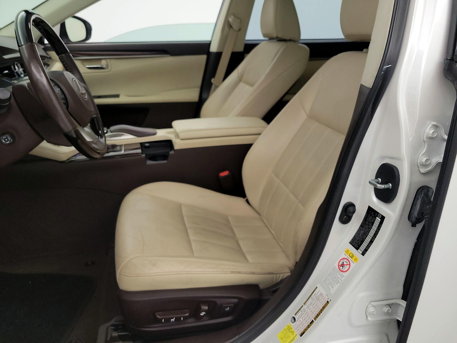 Thumbnail: 2018 Lexus ES - 11