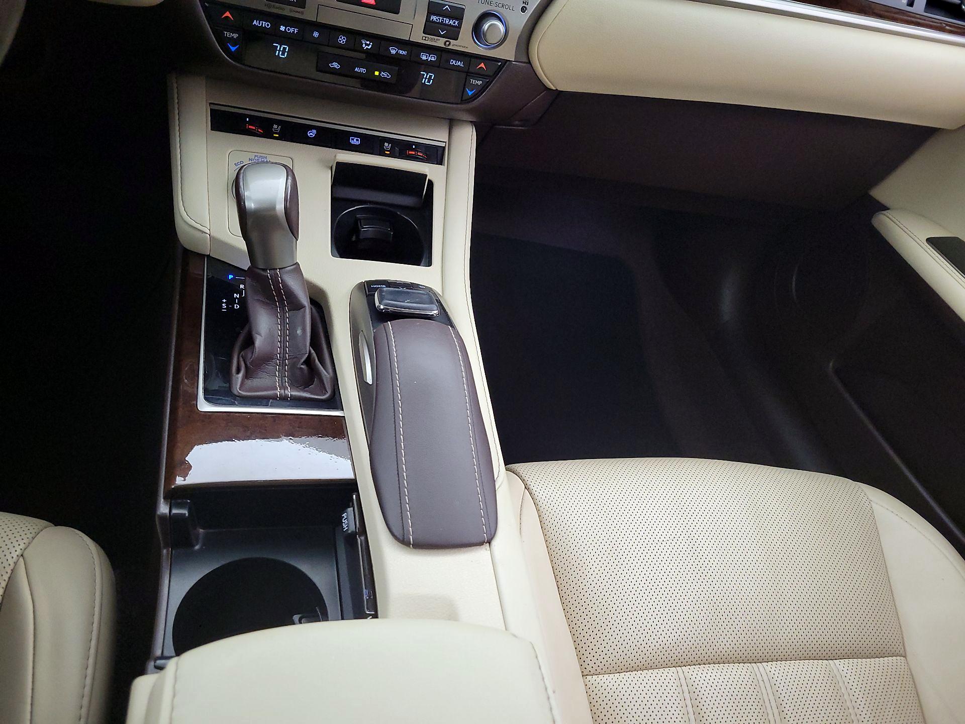 Thumbnail: 2018 Lexus ES - 17
