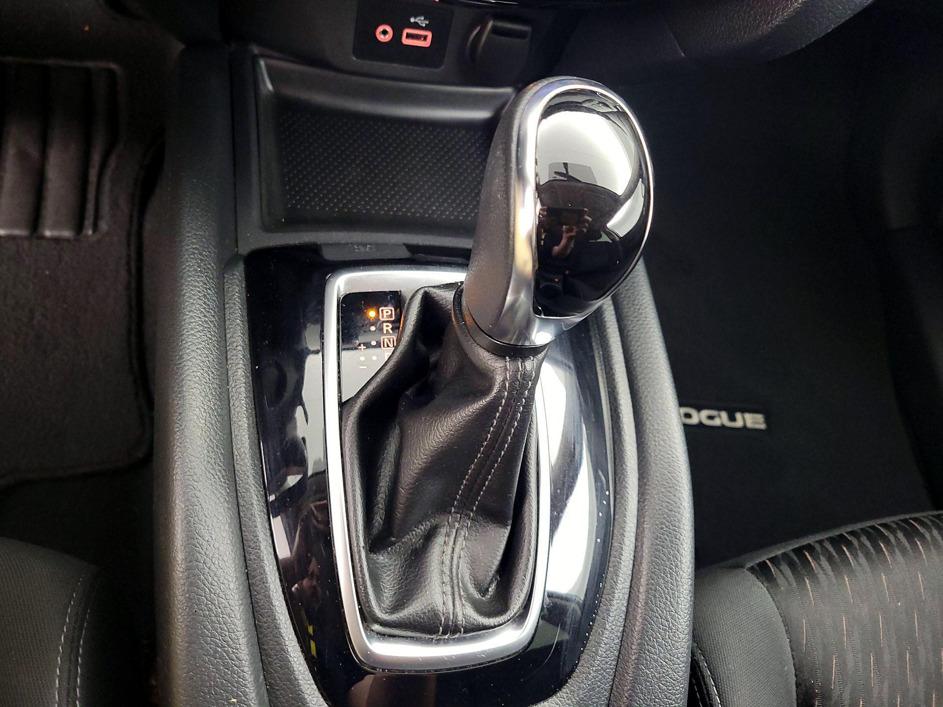 Thumbnail: 2018 Nissan Rogue - 18