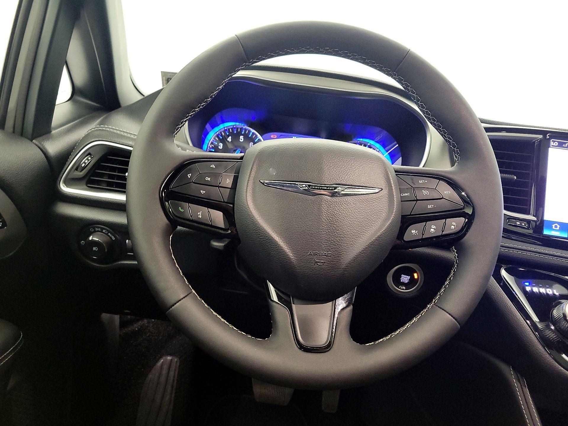 Thumbnail: 2024 Chrysler Pacifica - 10