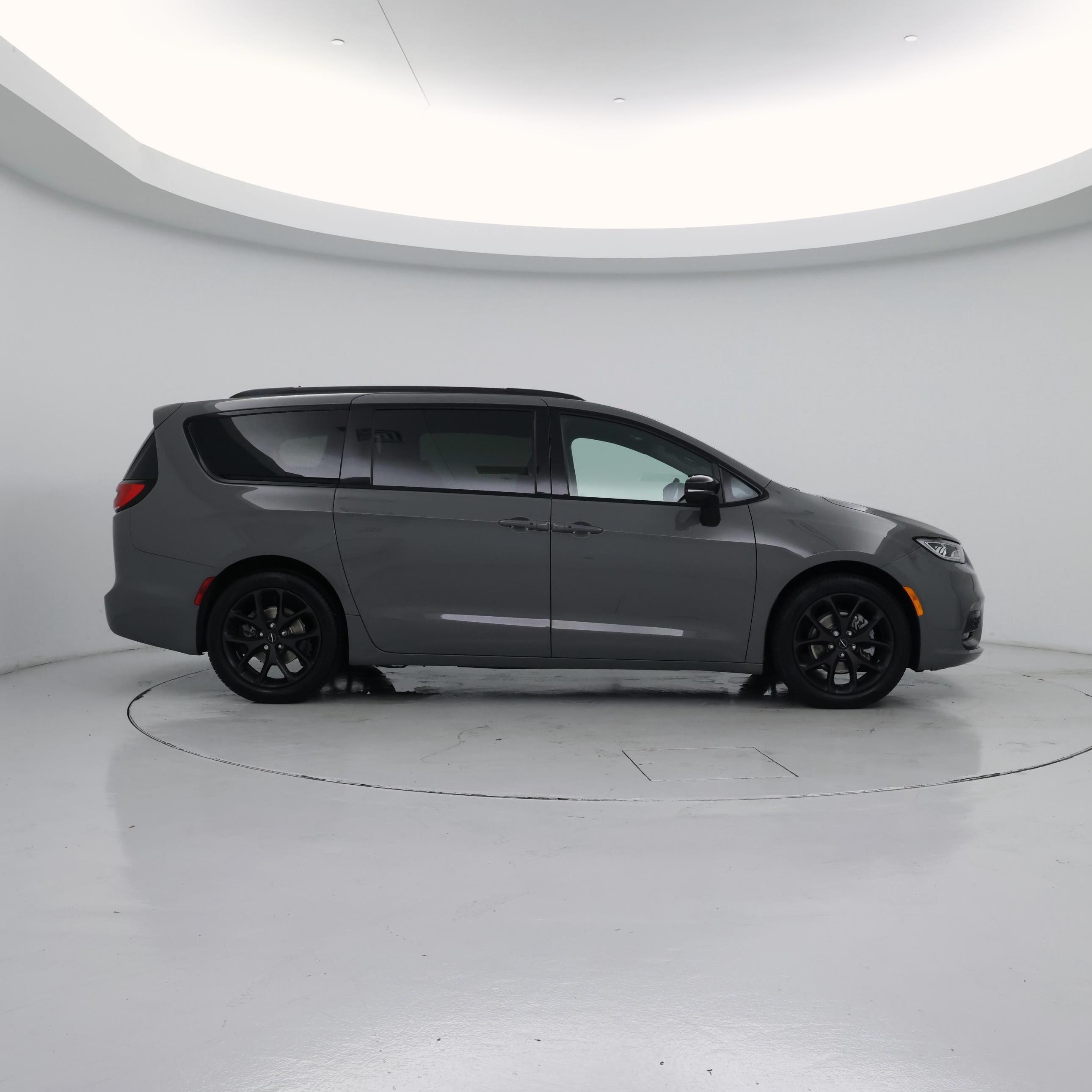 Thumbnail: 2024 Chrysler Pacifica - 7