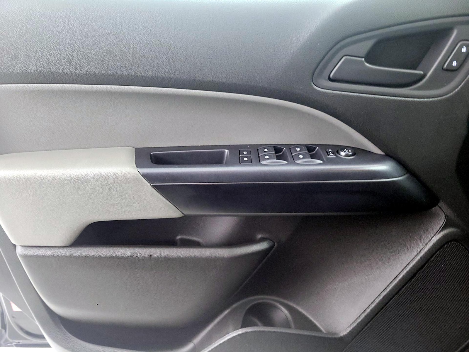 2022 Chevrolet Colorado Work Truck - Photo 13